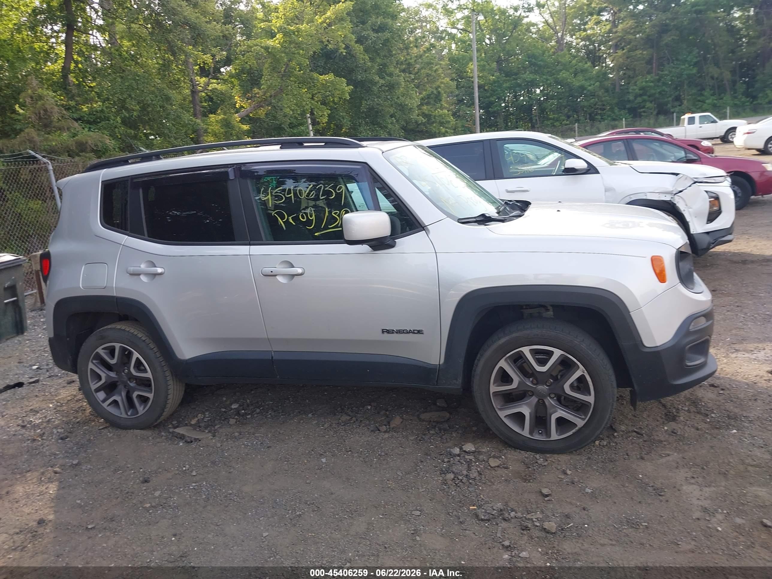 2015 Jeep Renegade Latitude Silver vin: ZACCJBBT1FPC05780