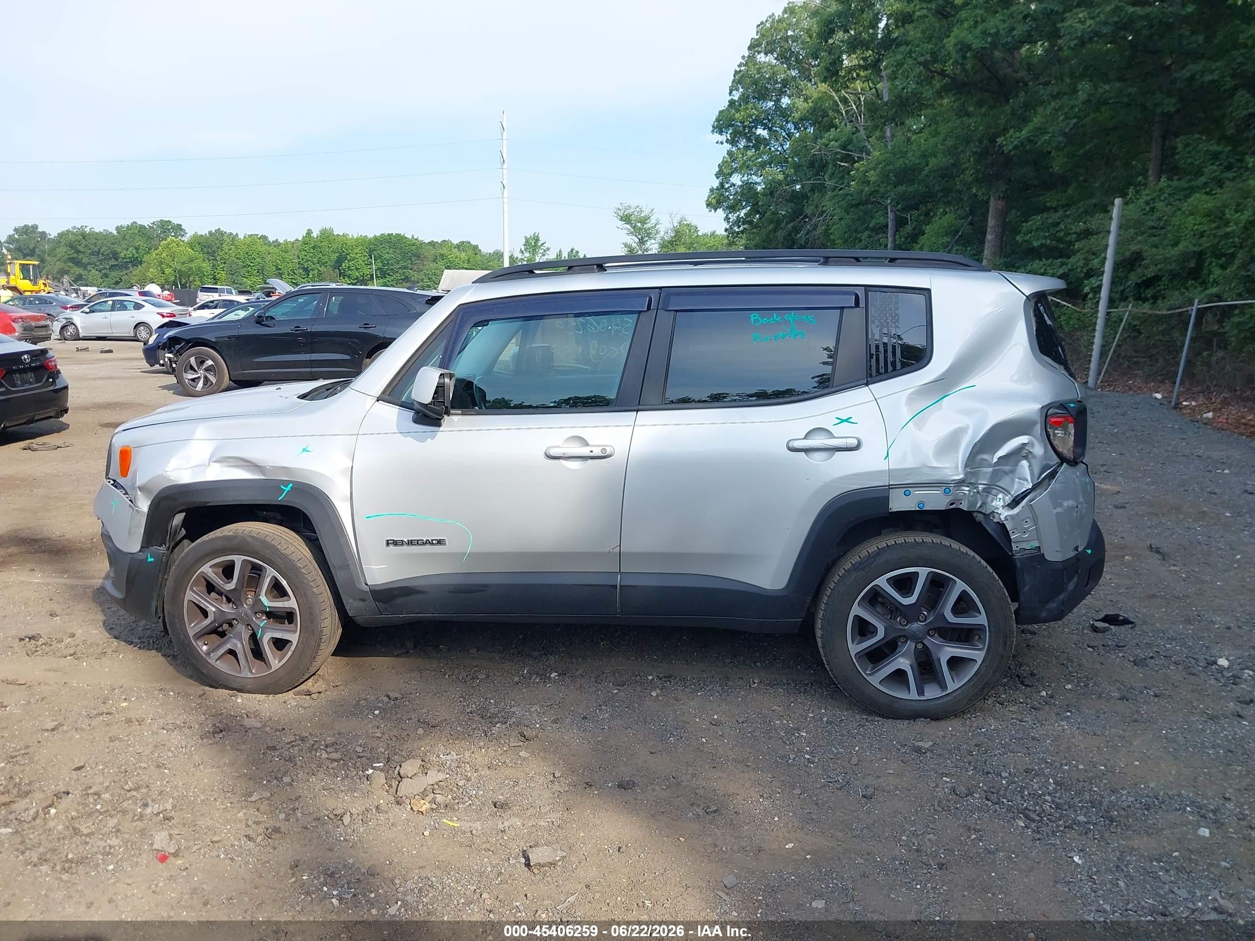 2015 Jeep Renegade Latitude Silver vin: ZACCJBBT1FPC05780