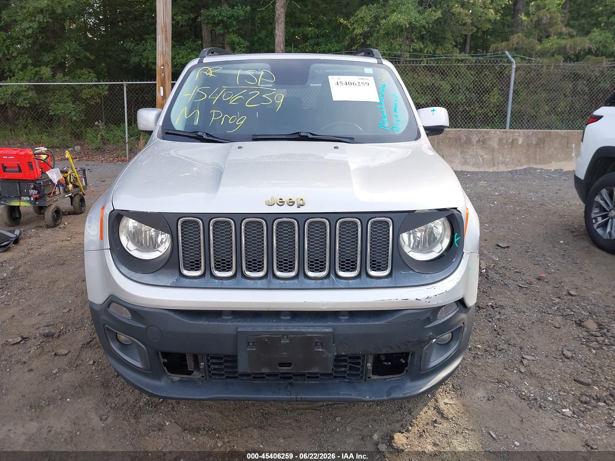 2015 Jeep Renegade Latitude Silver vin: ZACCJBBT1FPC05780