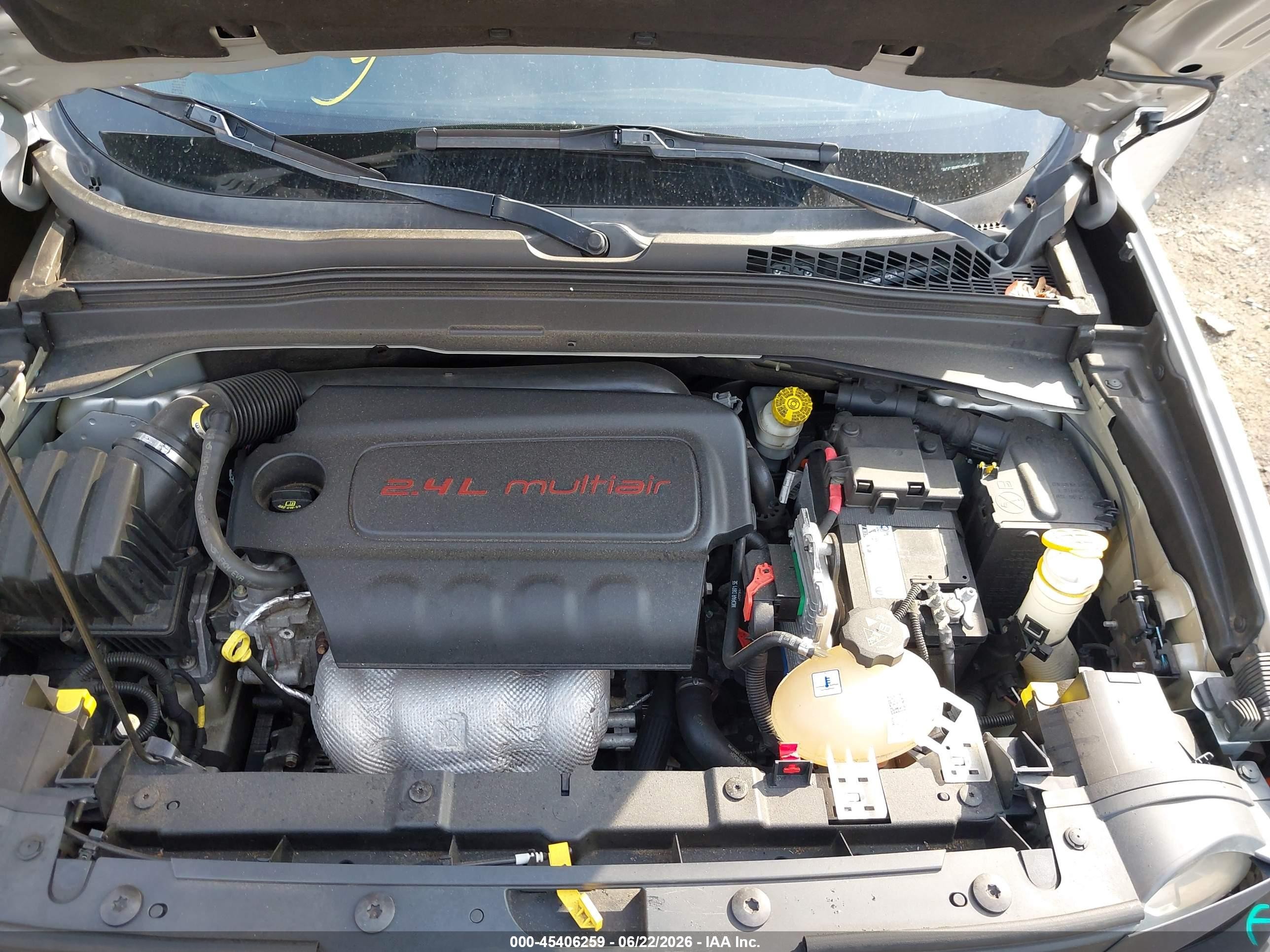 2015 Jeep Renegade Latitude Silver vin: ZACCJBBT1FPC05780
