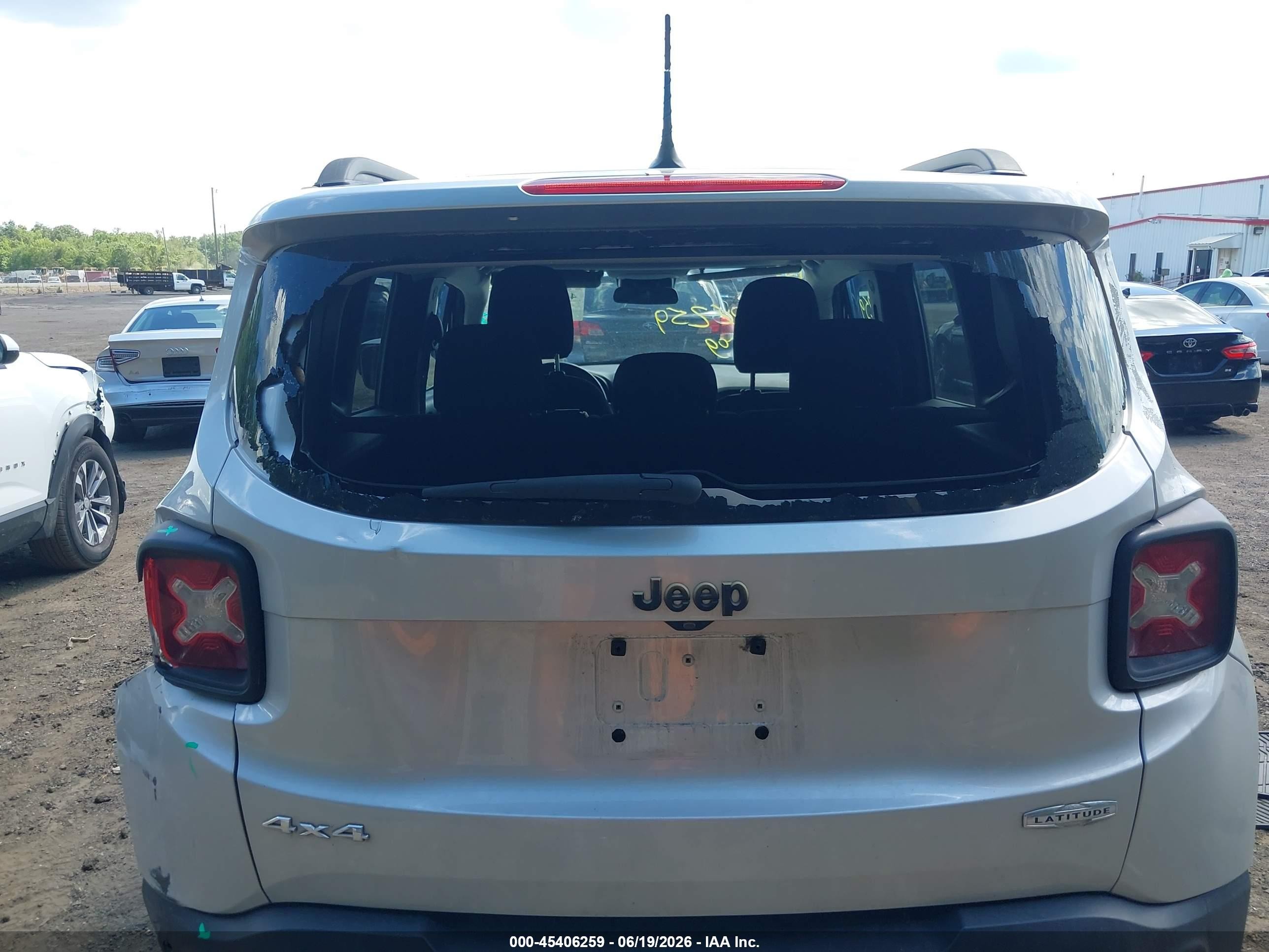 2015 Jeep Renegade Latitude Silver vin: ZACCJBBT1FPC05780