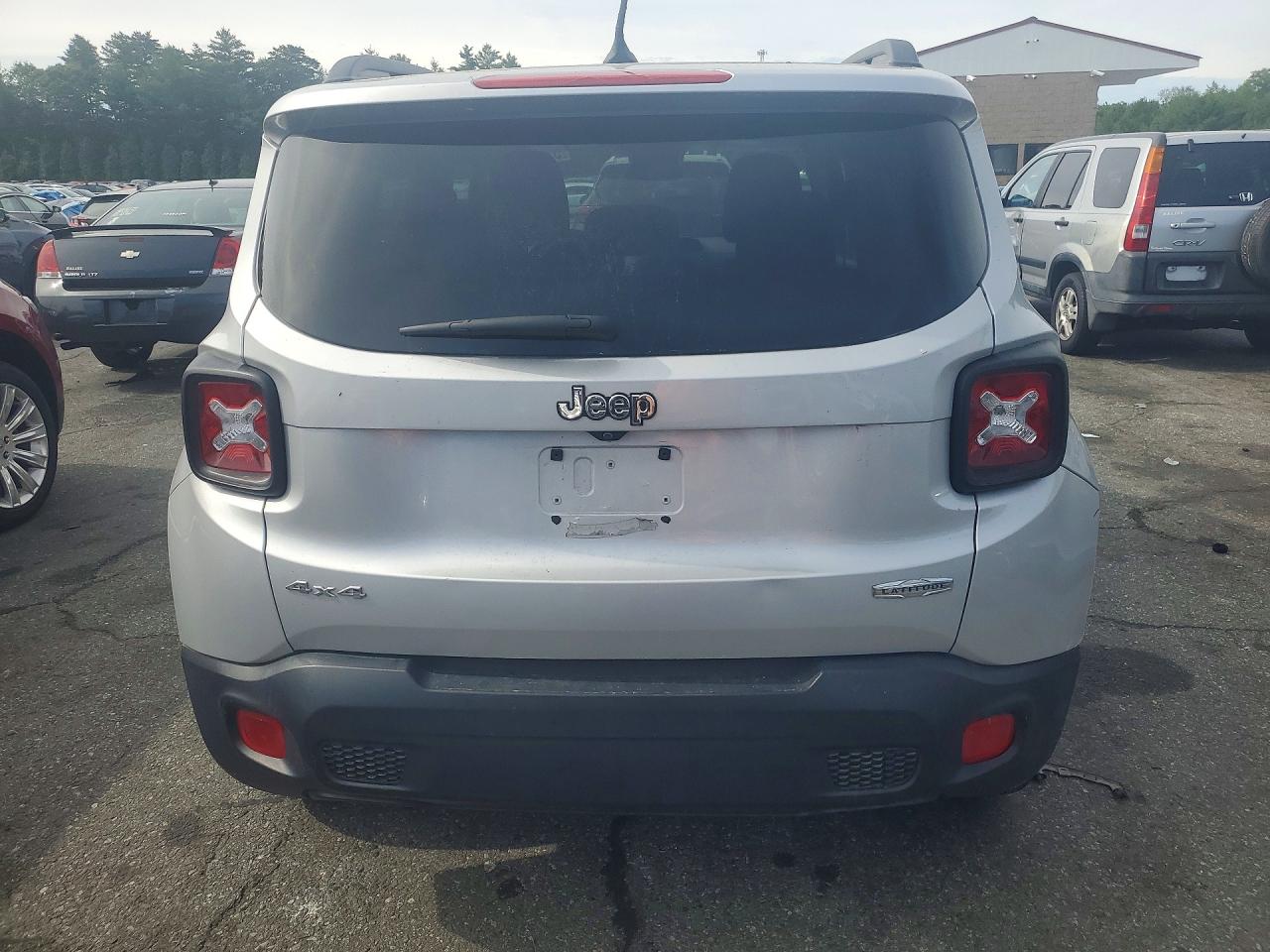 2015 Jeep Renegade Latitude Silver vin: ZACCJBBT1FPC40898