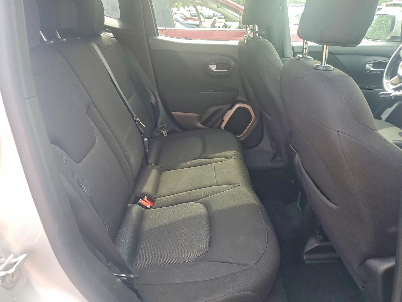 2015 Jeep Renegade Latitude Silver vin: ZACCJBBT1FPC40898