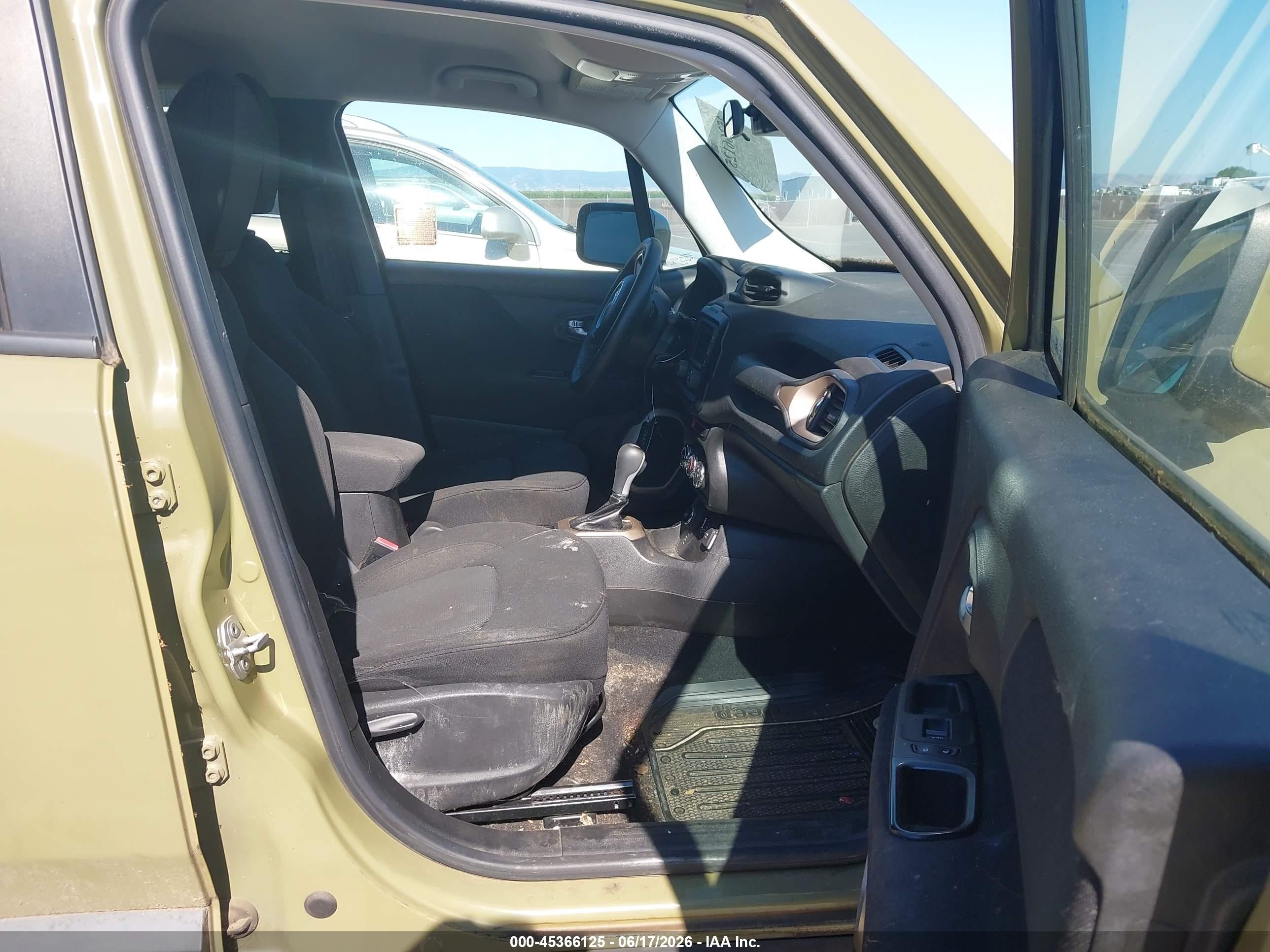 2015 Jeep Renegade Latitude Green vin: ZACCJBBT2FPB26604