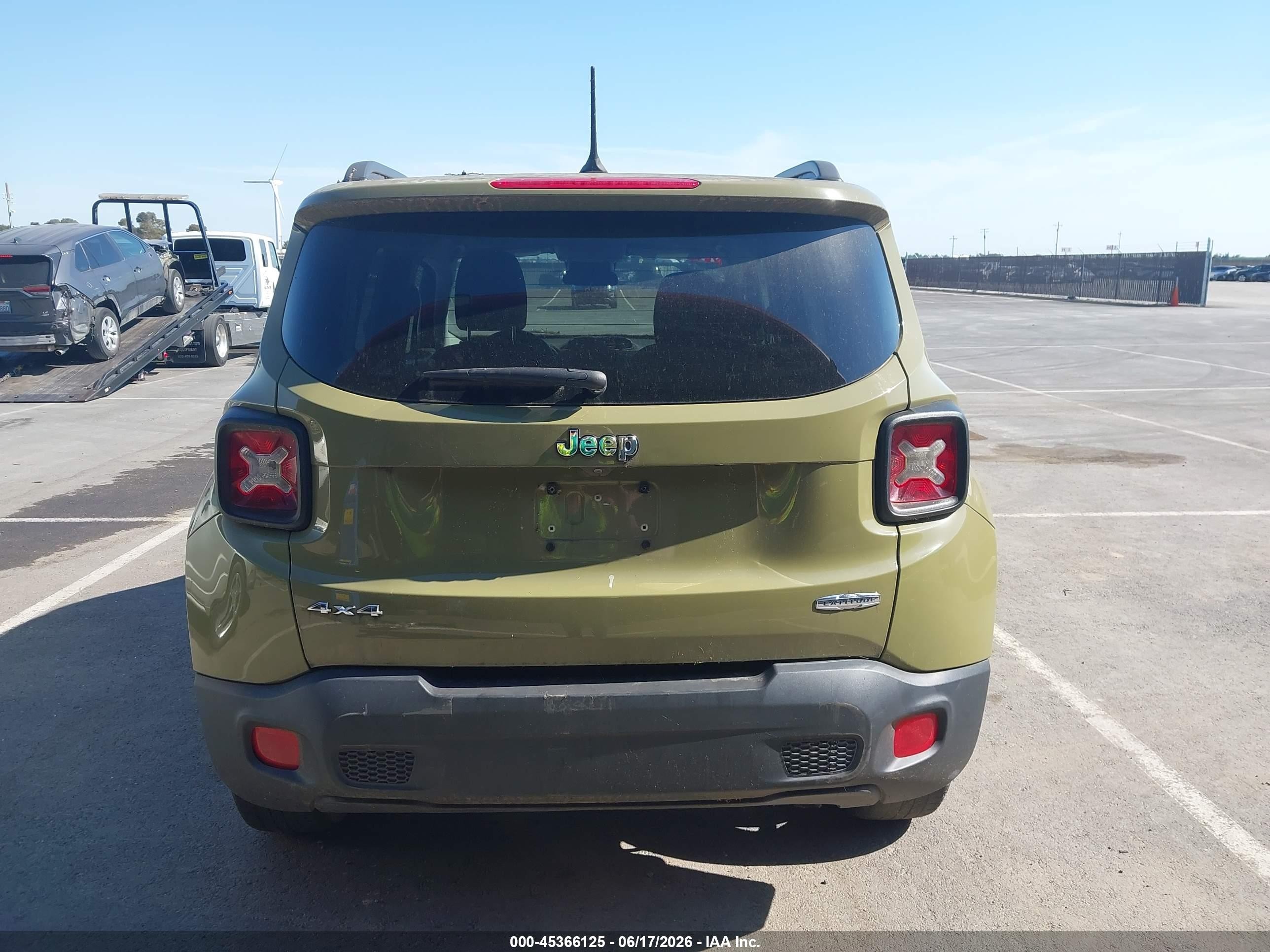 2015 Jeep Renegade Latitude Green vin: ZACCJBBT2FPB26604