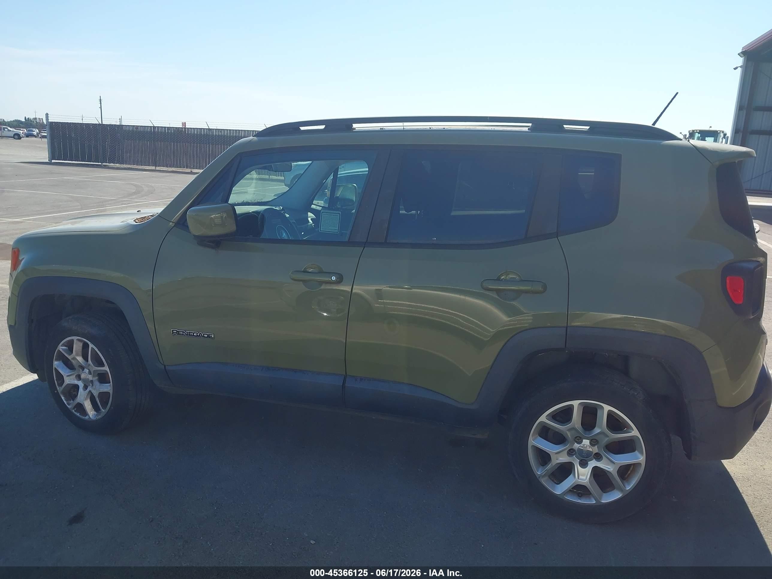 2015 Jeep Renegade Latitude Green vin: ZACCJBBT2FPB26604
