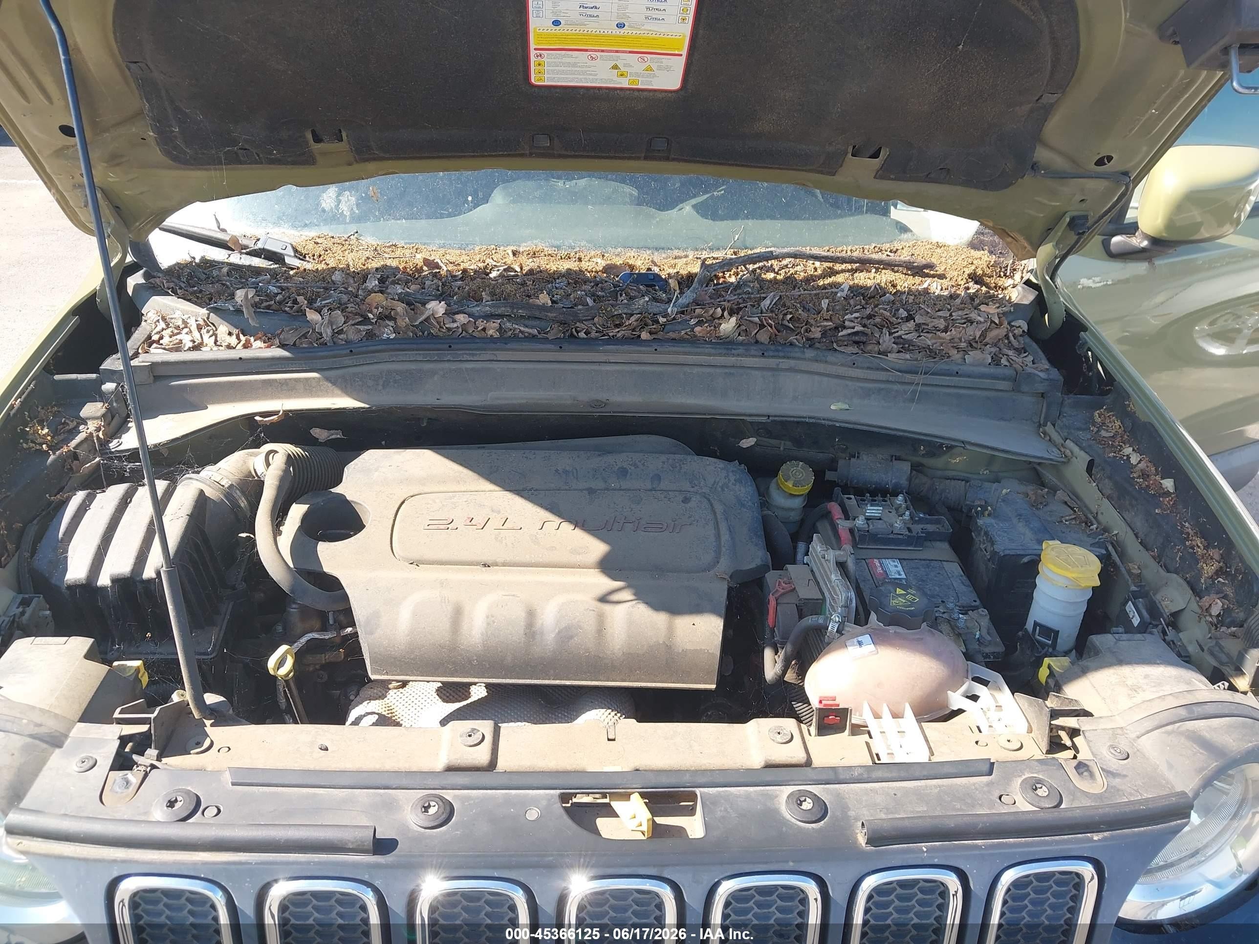2015 Jeep Renegade Latitude Green vin: ZACCJBBT2FPB26604