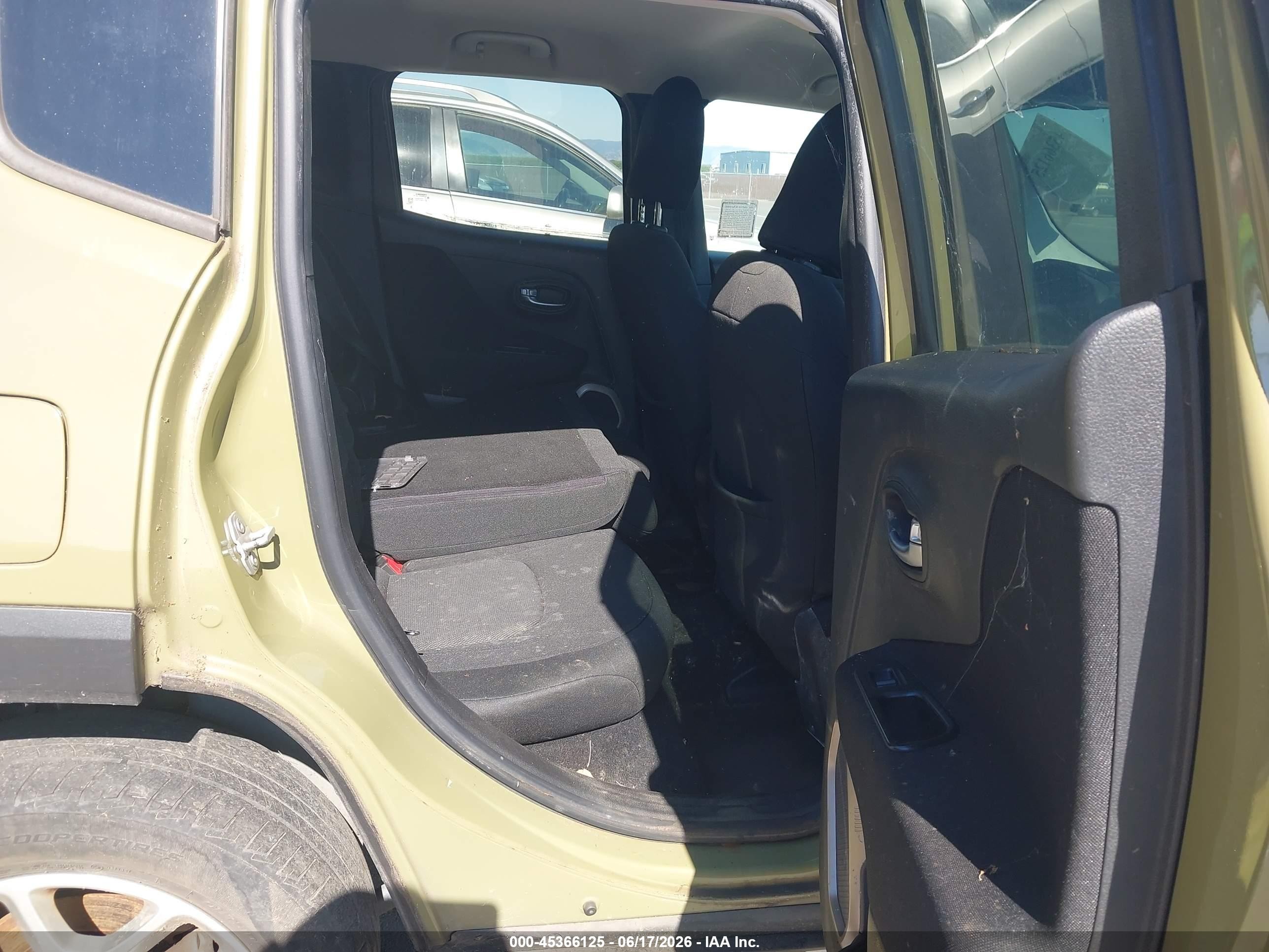 2015 Jeep Renegade Latitude Green vin: ZACCJBBT2FPB26604