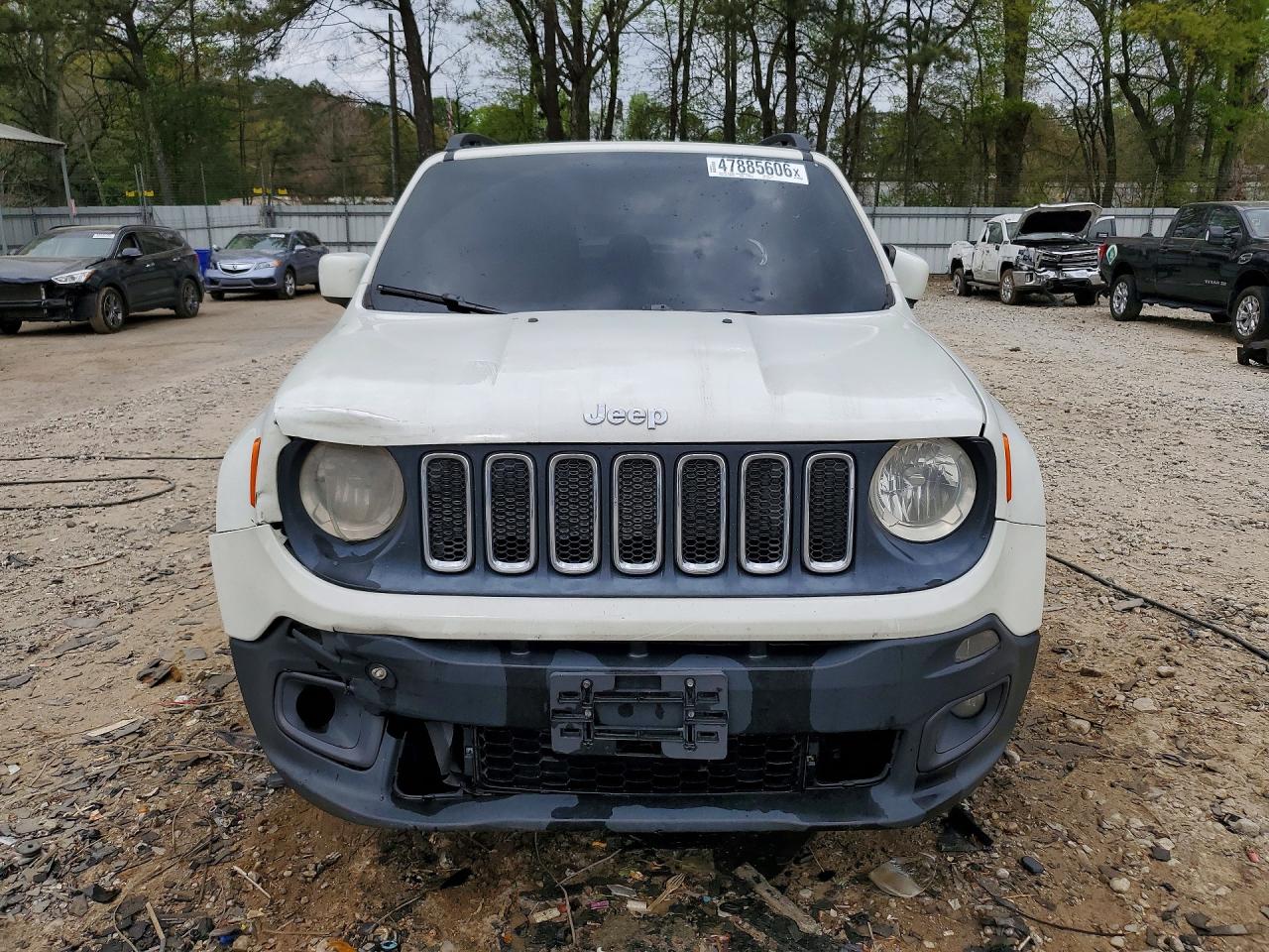 2015 Jeep Renegade Latitude White vin: ZACCJBBT2FPC29182