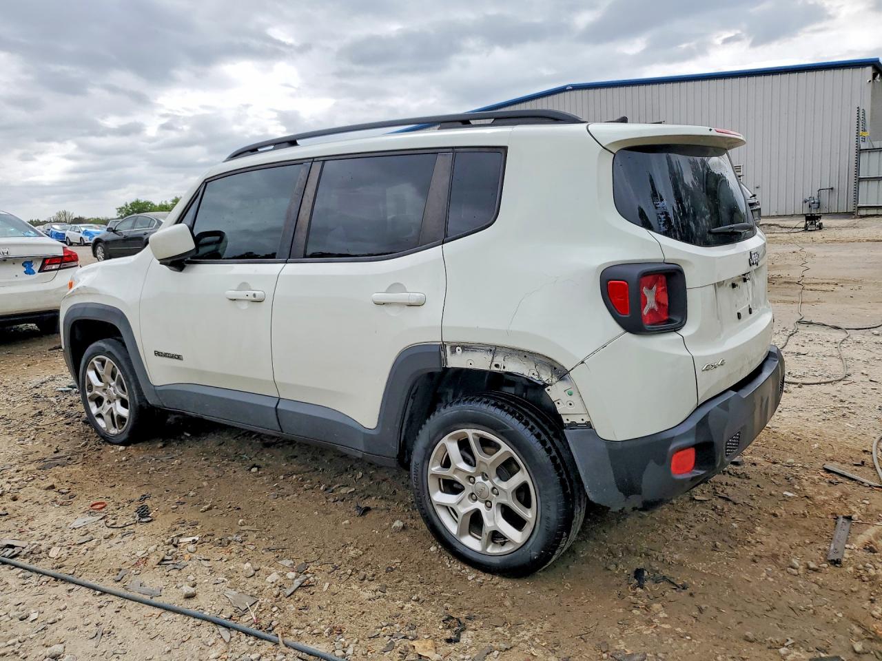 2015 Jeep Renegade Latitude White vin: ZACCJBBT2FPC29182