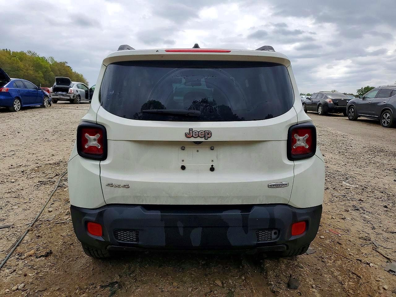 2015 Jeep Renegade Latitude White vin: ZACCJBBT2FPC29182