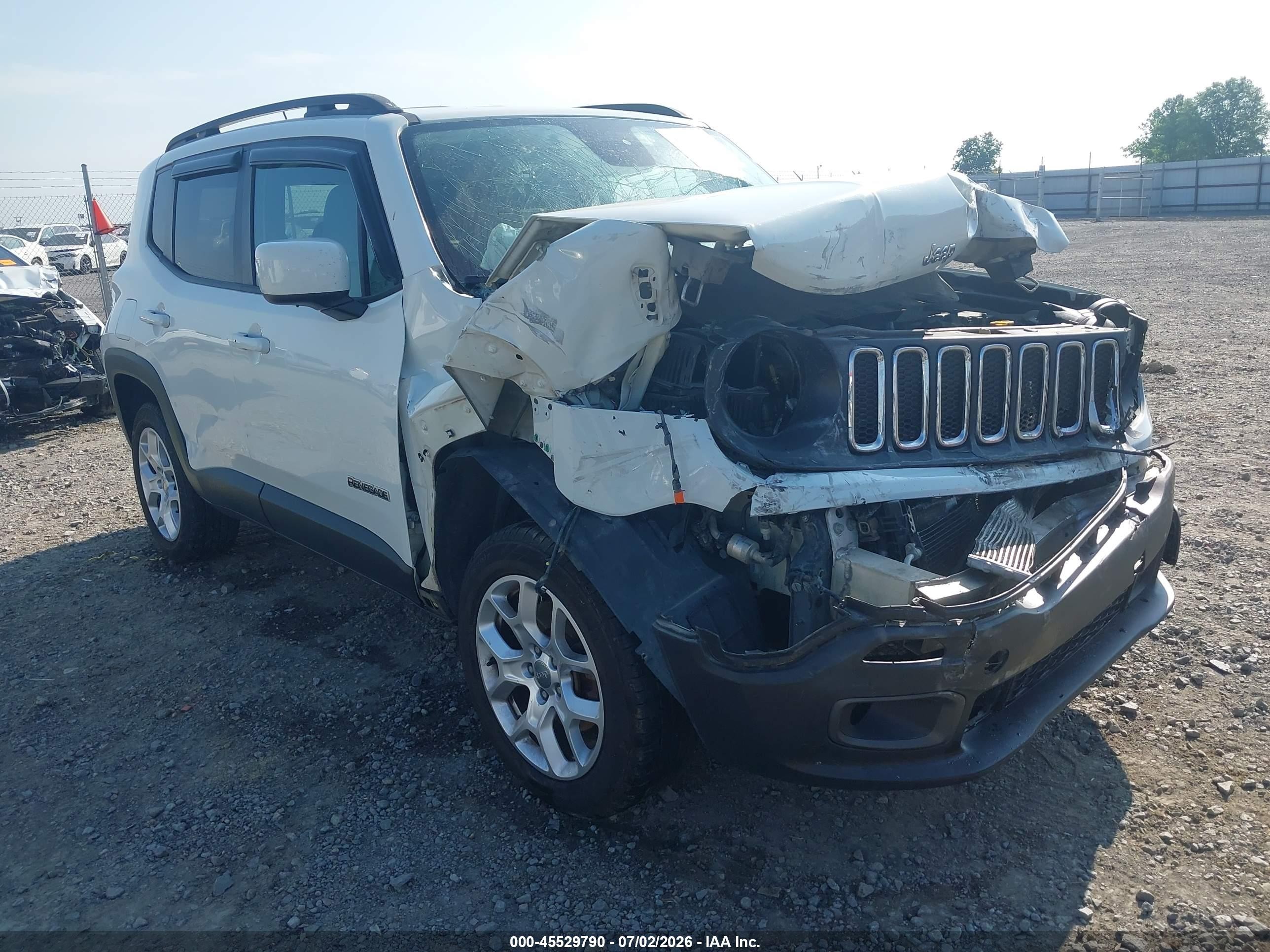 2016 Jeep Renegade Latitude Белый vin: ZACCJBBT2GPD81318
