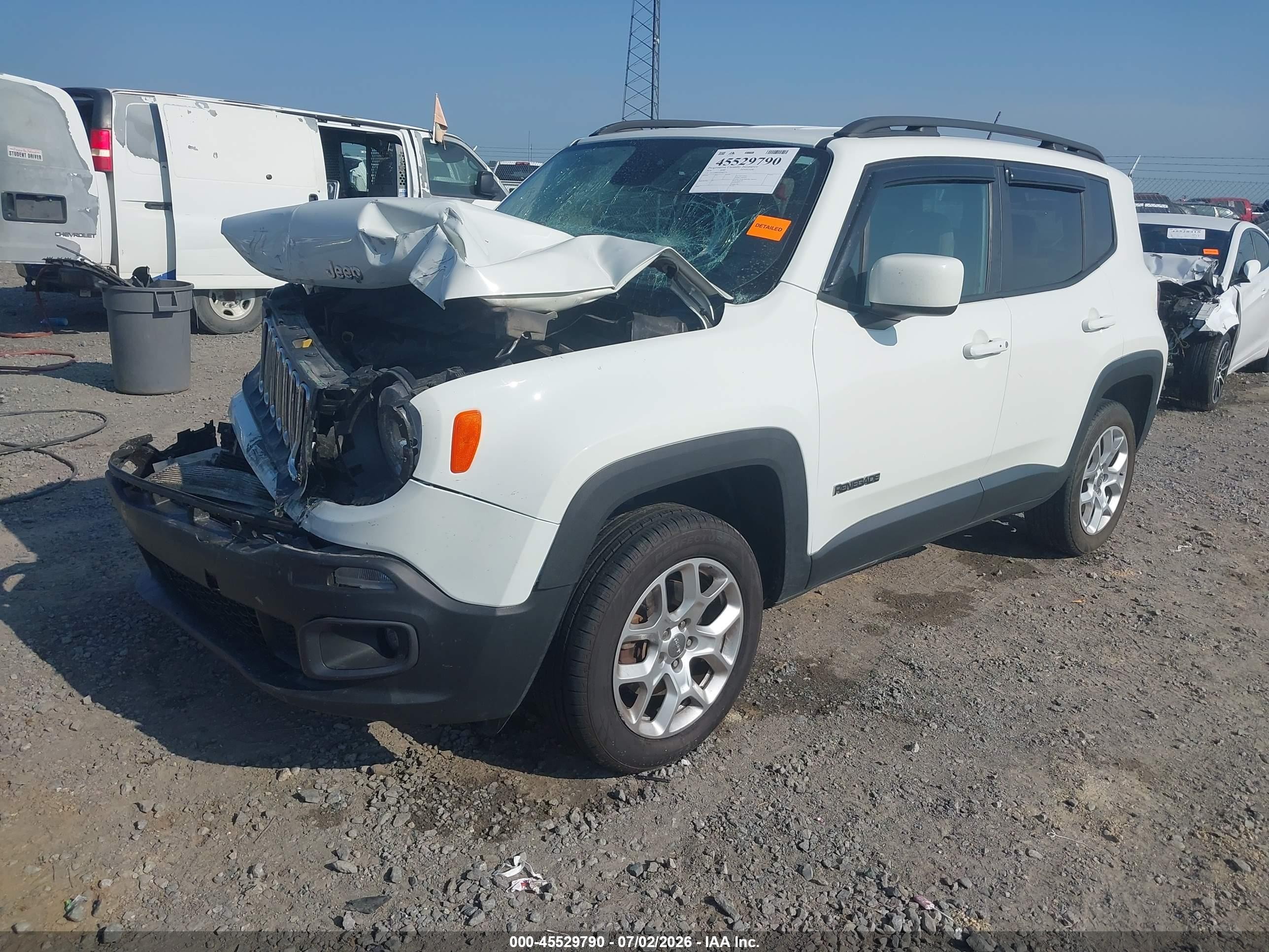 2016 Jeep Renegade Latitude Белый vin: ZACCJBBT2GPD81318