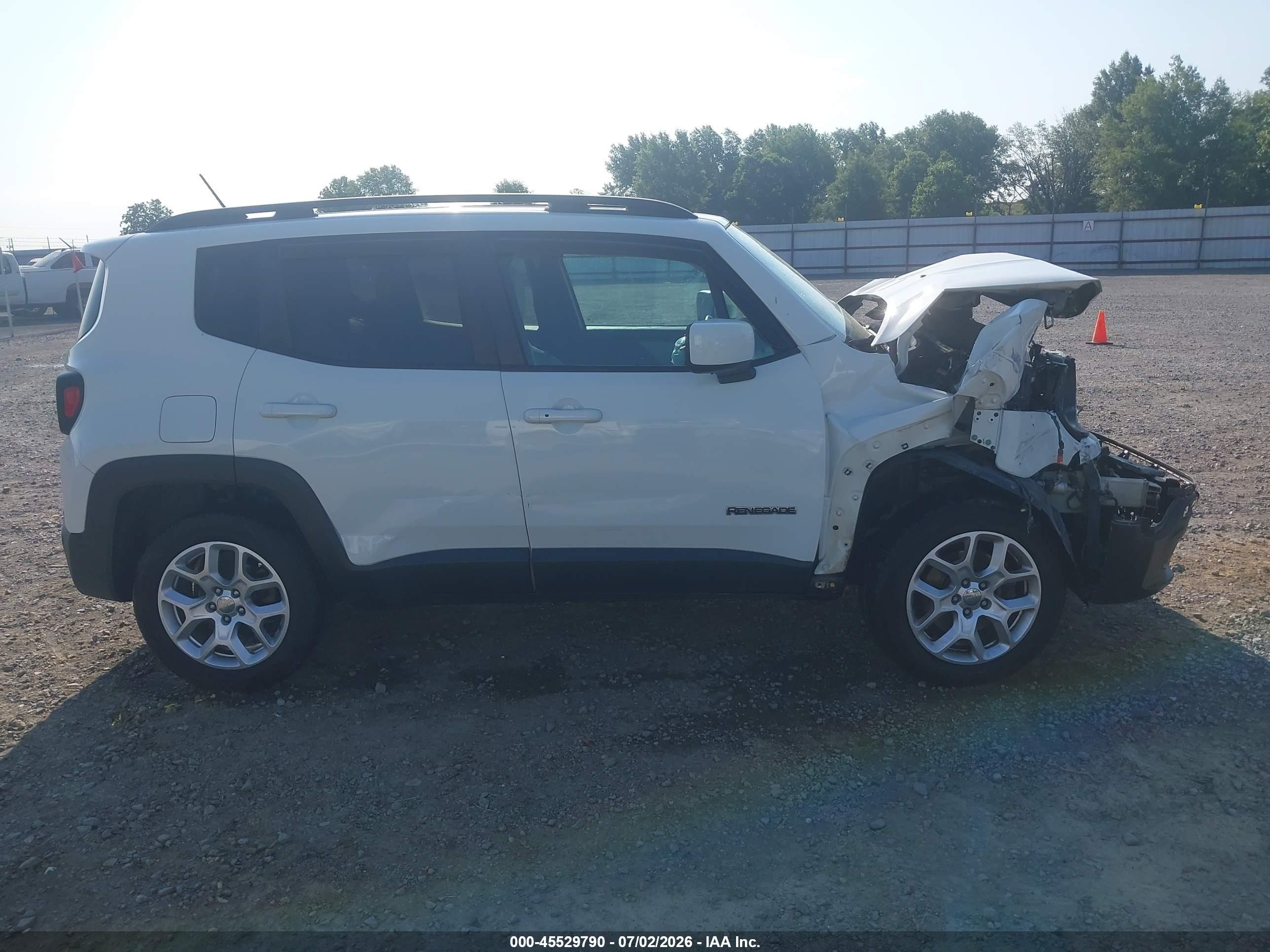 2016 Jeep Renegade Latitude Белый vin: ZACCJBBT2GPD81318