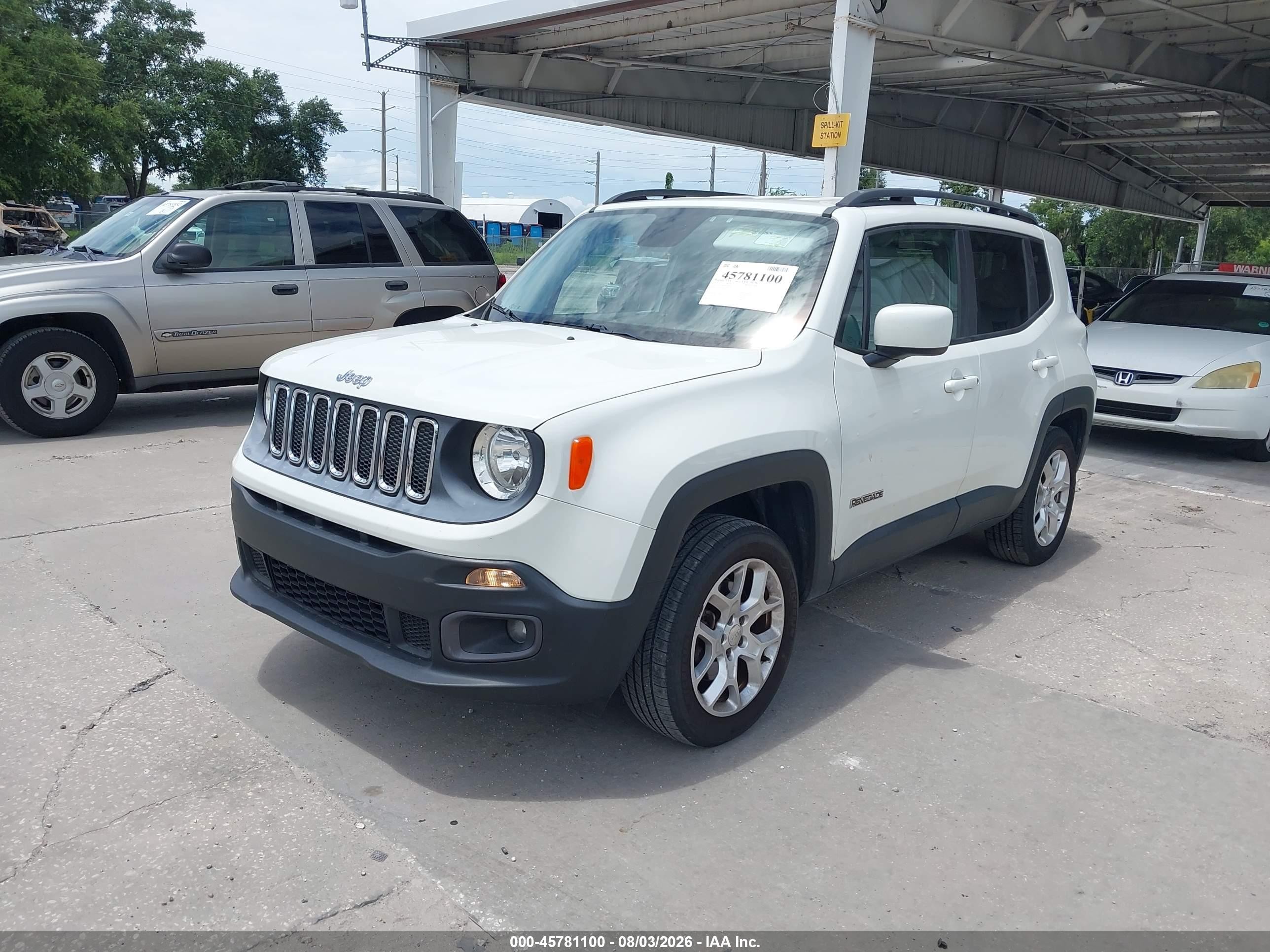2015 Jeep Renegade Latitude White vin: ZACCJBBT3FPB44951