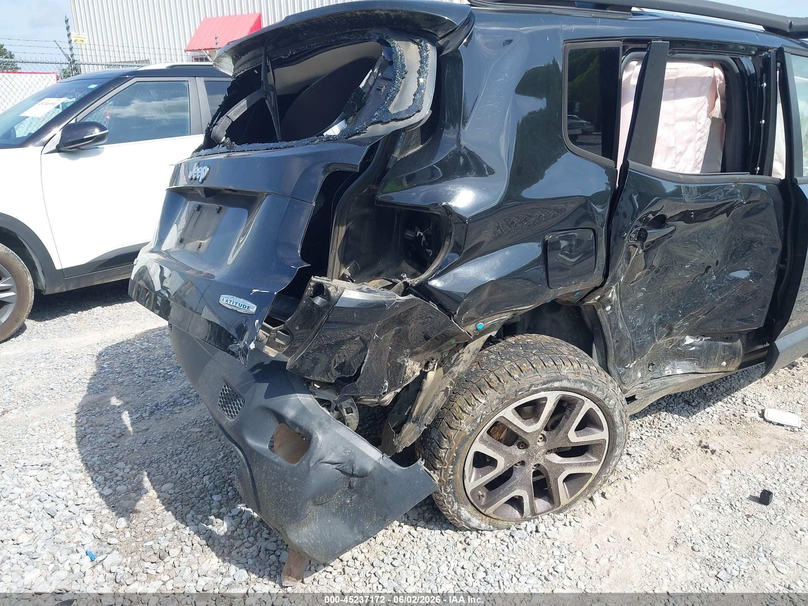 2015 Jeep Renegade Latitude Black vin: ZACCJBBT3FPC01455