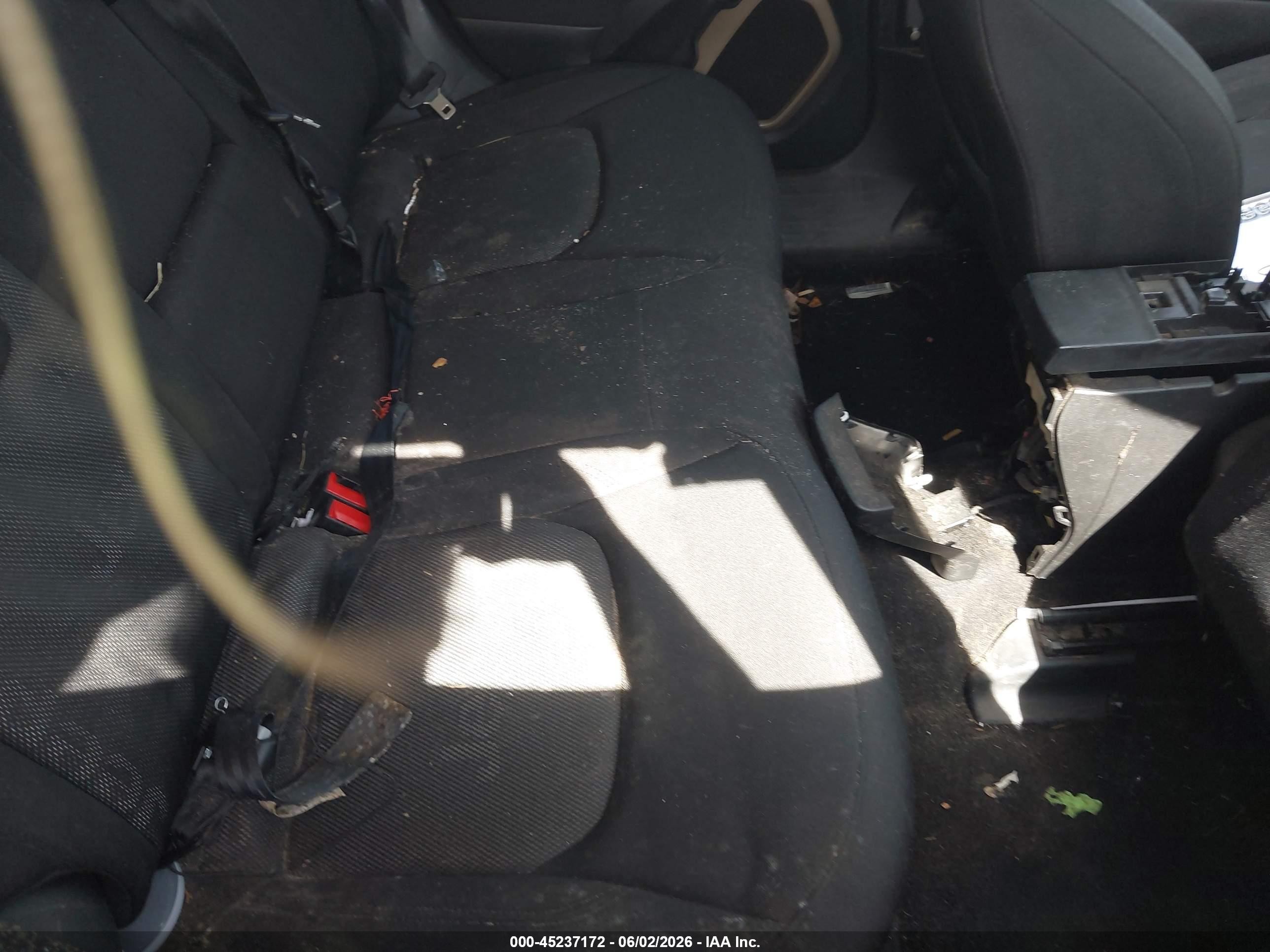 2015 Jeep Renegade Latitude Black vin: ZACCJBBT3FPC01455