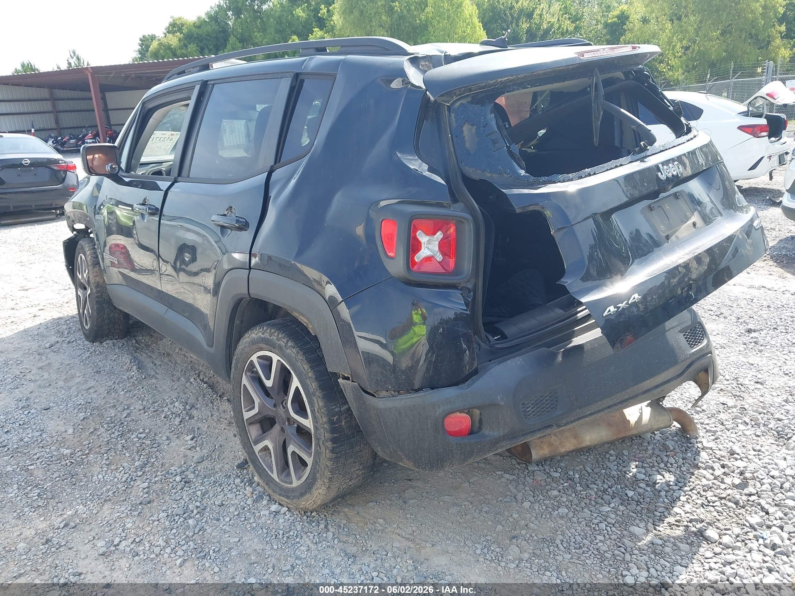 2015 Jeep Renegade Latitude Black vin: ZACCJBBT3FPC01455