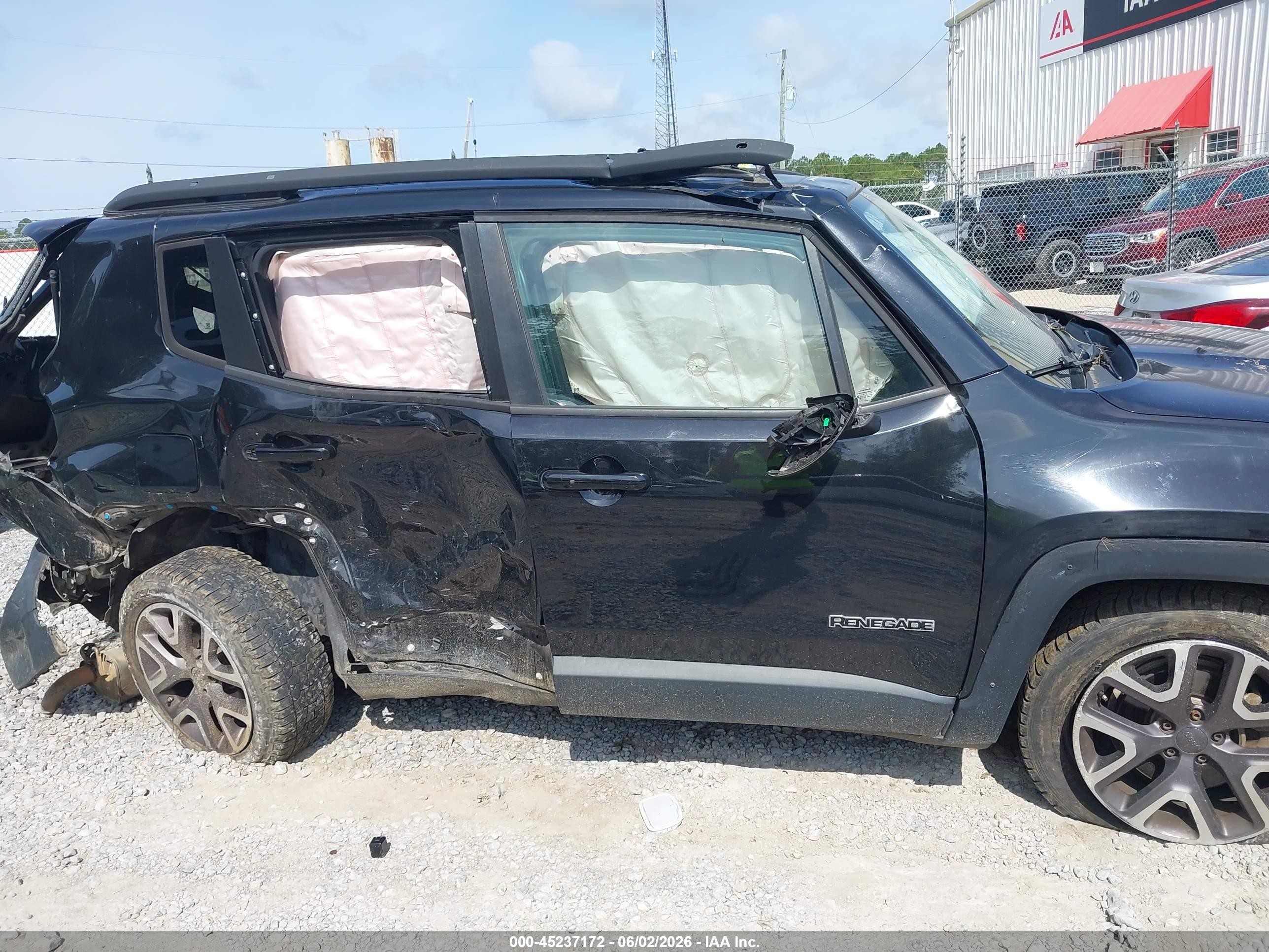 2015 Jeep Renegade Latitude Black vin: ZACCJBBT3FPC01455