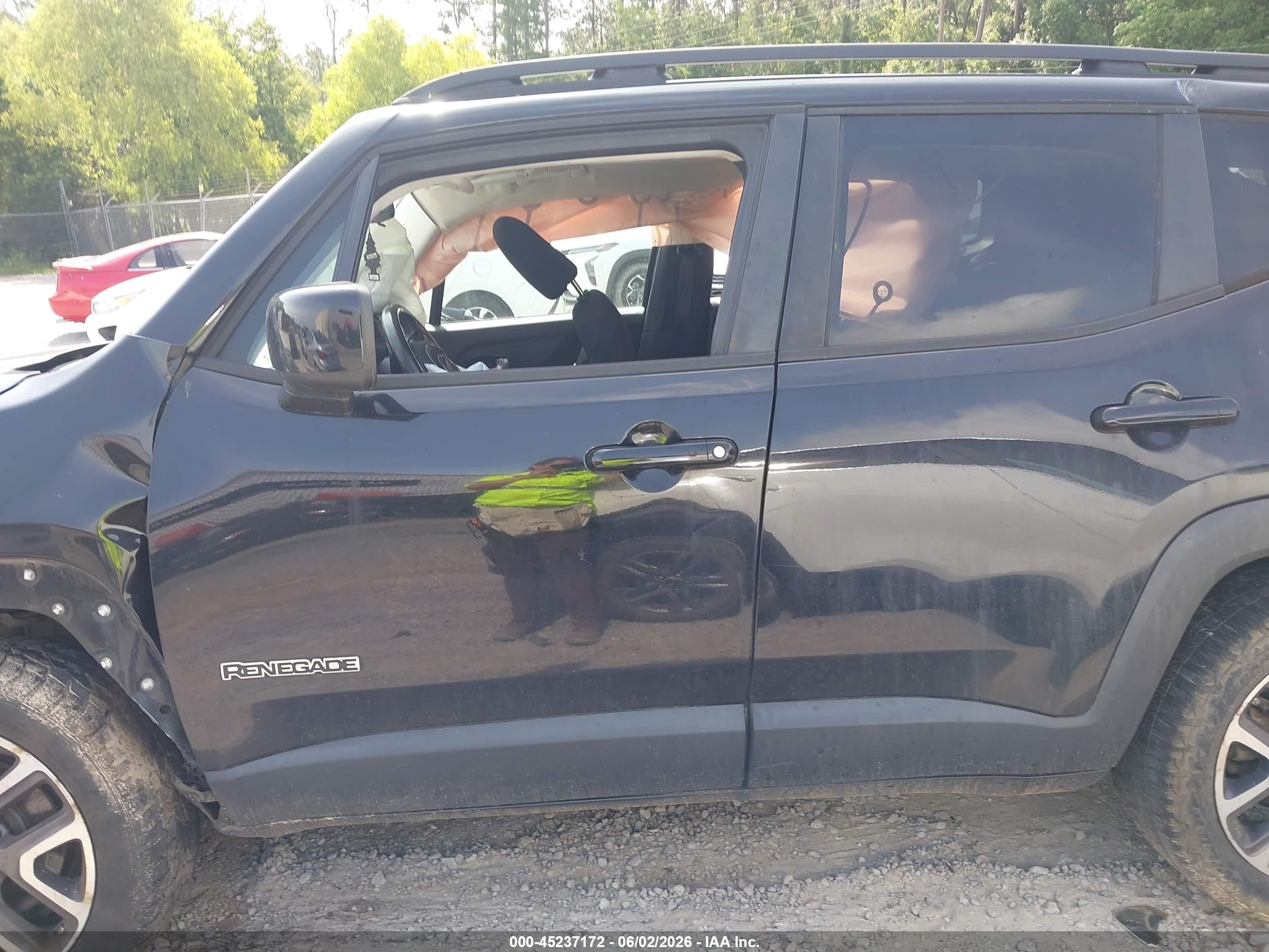 2015 Jeep Renegade Latitude Black vin: ZACCJBBT3FPC01455