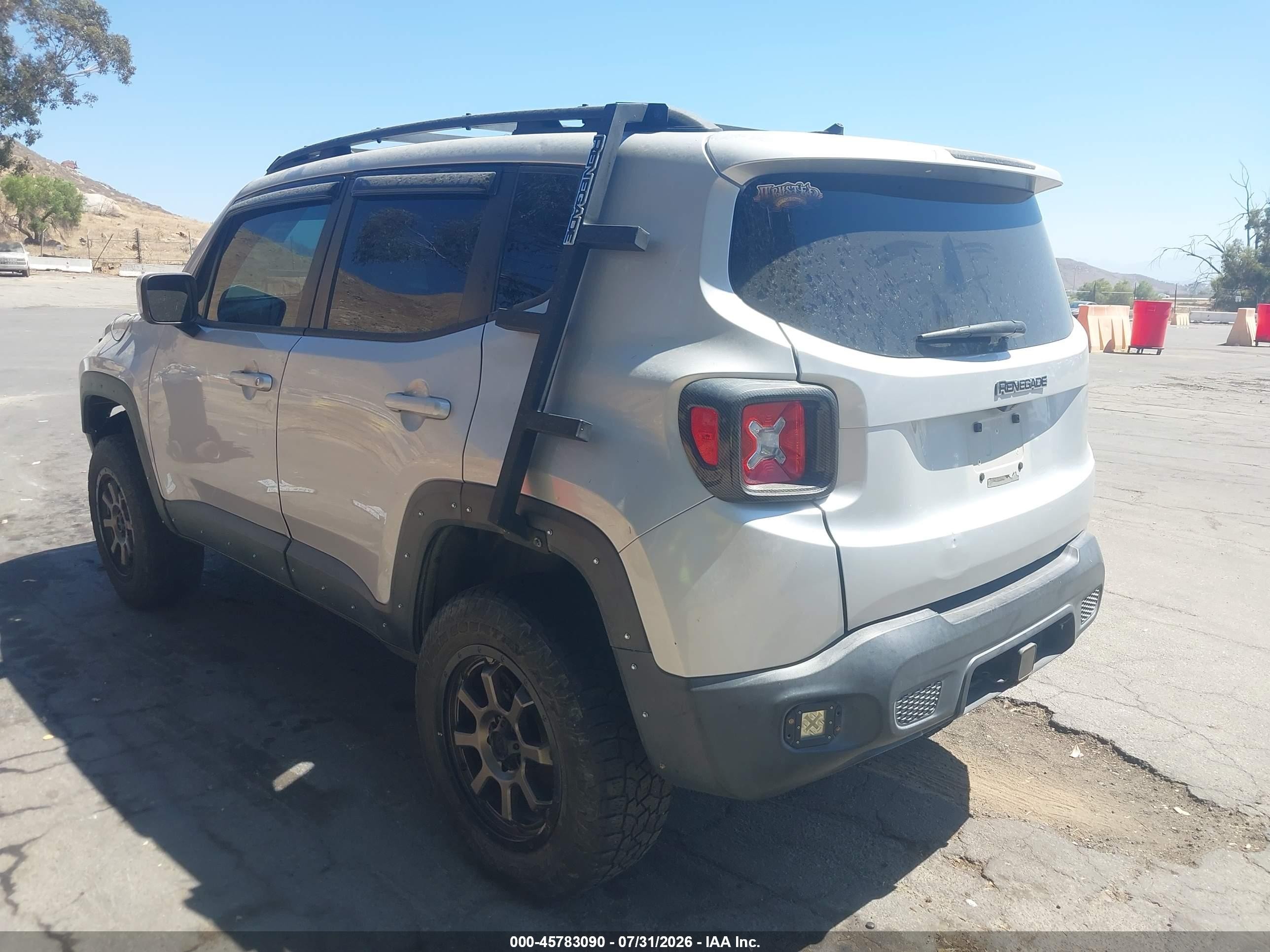2015 Jeep Renegade Latitude Silver vin: ZACCJBBT3FPC39137