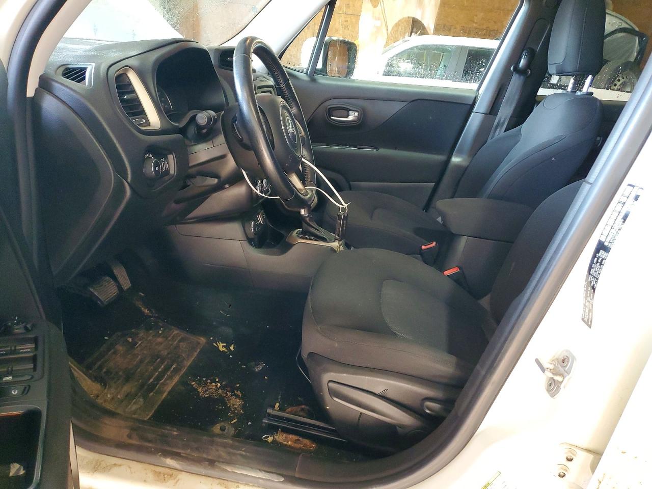 2015 Jeep Renegade Latitude Белый vin: ZACCJBBT4FPB39872