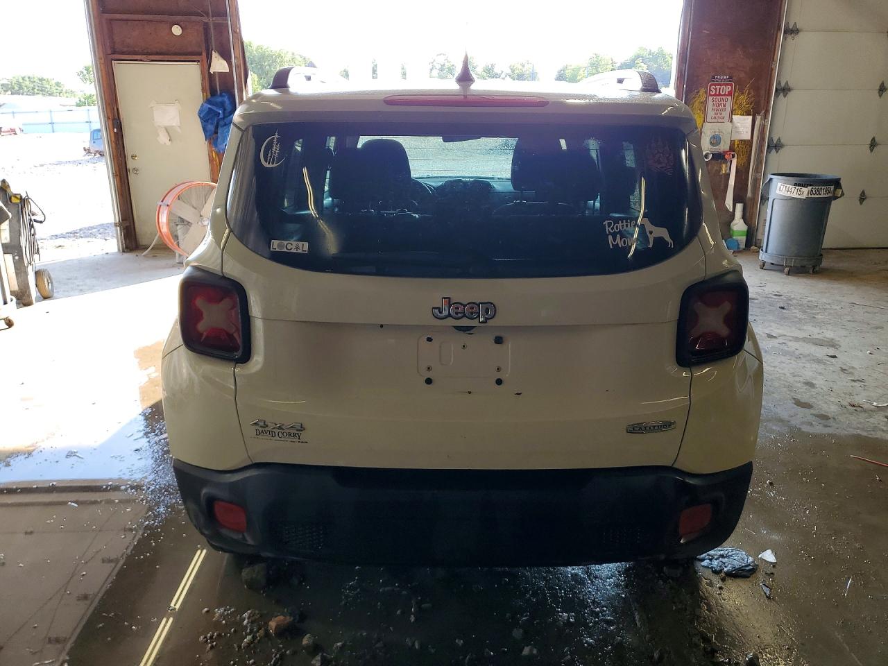 2015 Jeep Renegade Latitude Белый vin: ZACCJBBT4FPB39872