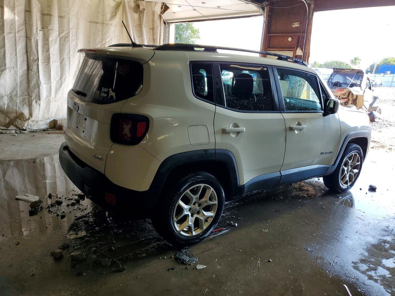 2015 Jeep Renegade Latitude Белый vin: ZACCJBBT4FPB39872