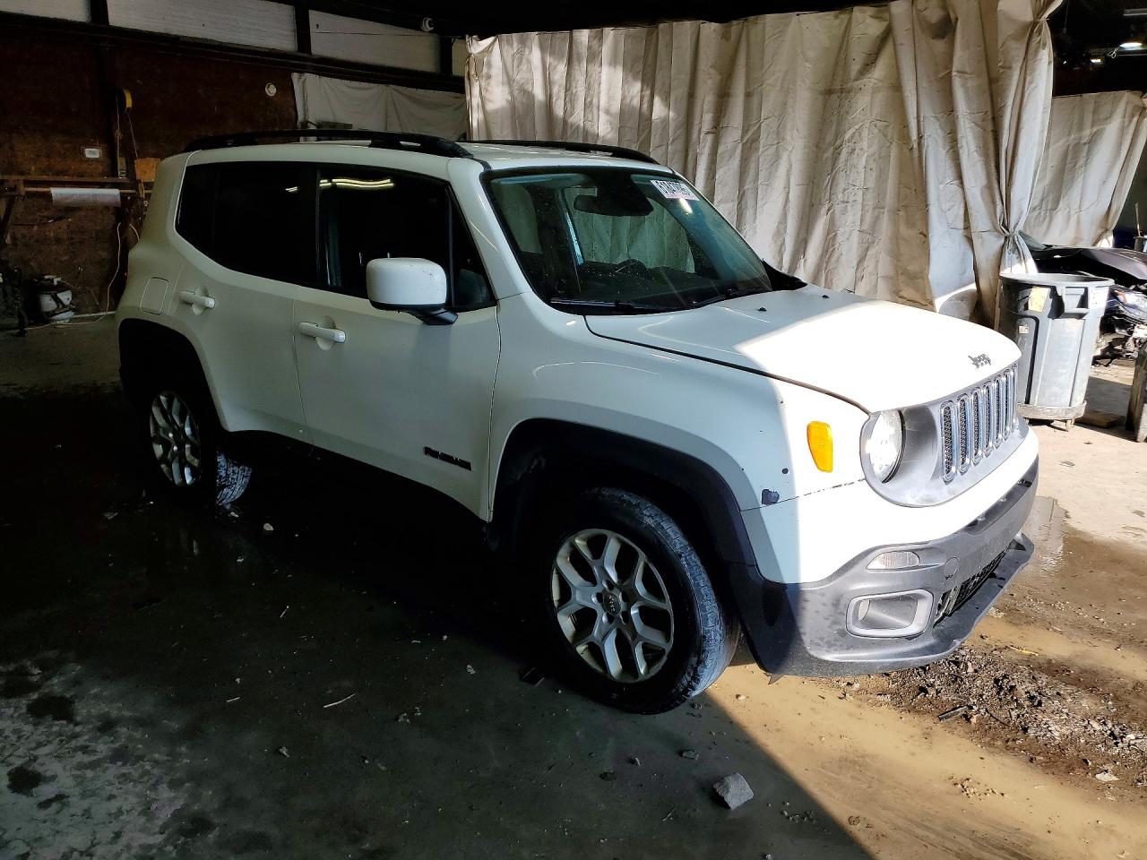 2015 Jeep Renegade Latitude Белый vin: ZACCJBBT4FPB39872