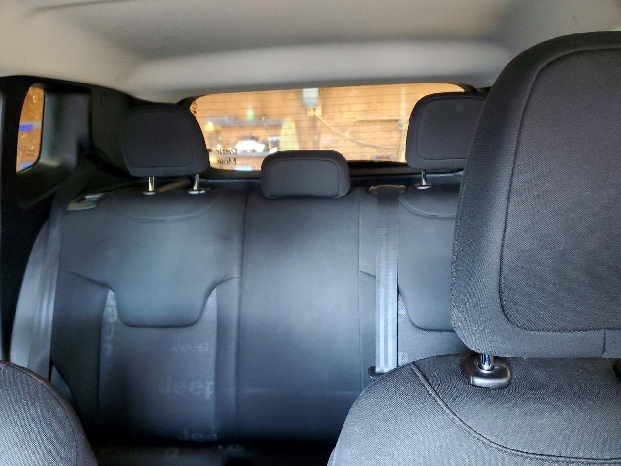 2015 Jeep Renegade Latitude Белый vin: ZACCJBBT4FPB39872