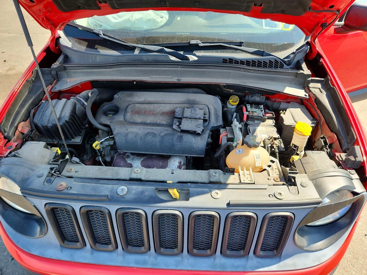 2015 Jeep Renegade Latitude Red vin: ZACCJBBT4FPC00654