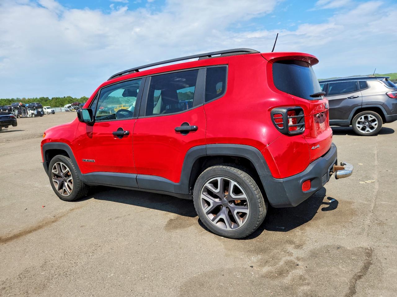 2015 Jeep Renegade Latitude Red vin: ZACCJBBT4FPC00654