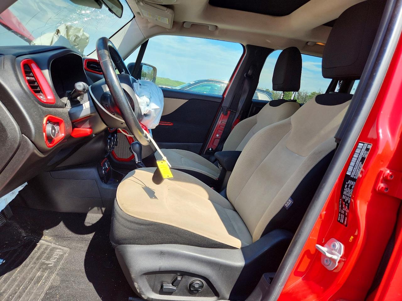 2015 Jeep Renegade Latitude Red vin: ZACCJBBT4FPC00654