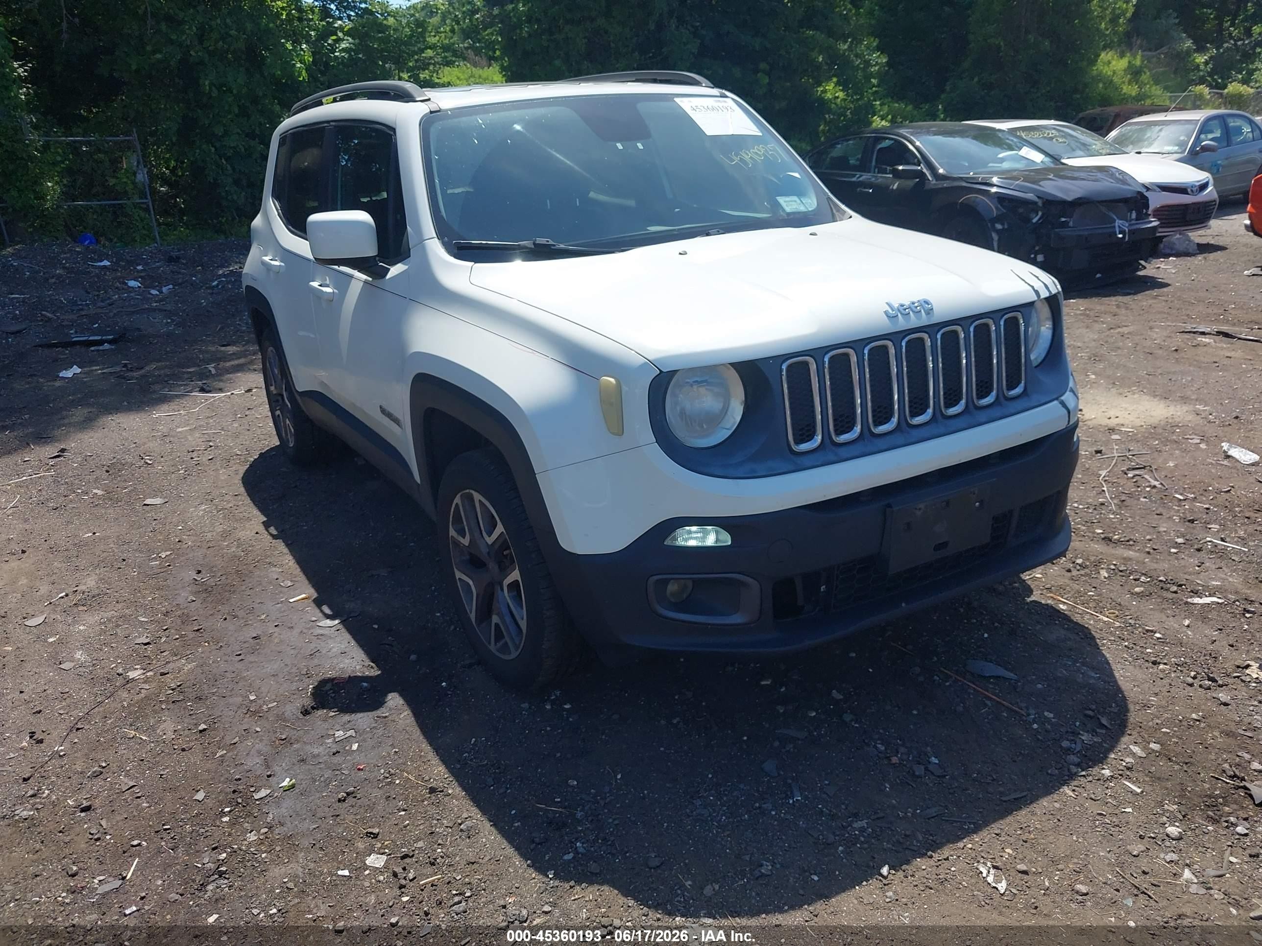 2015 Jeep Renegade Latitude White vin: ZACCJBBT4FPC05384