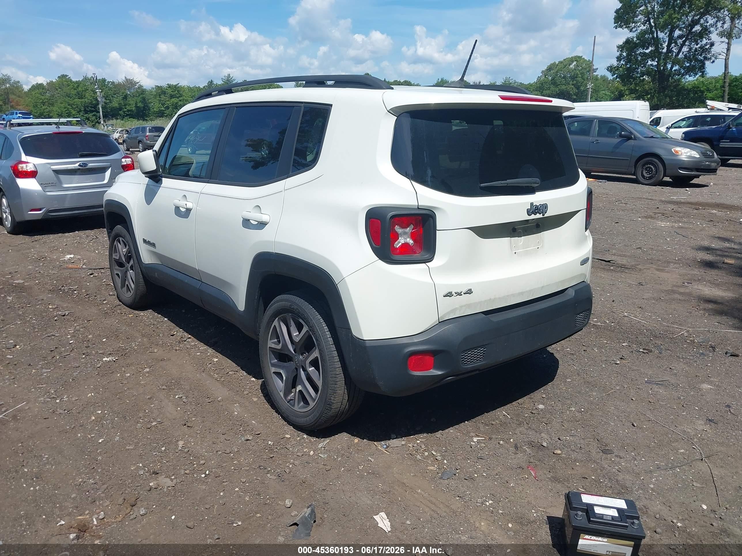 2015 Jeep Renegade Latitude Белый vin: ZACCJBBT4FPC05384