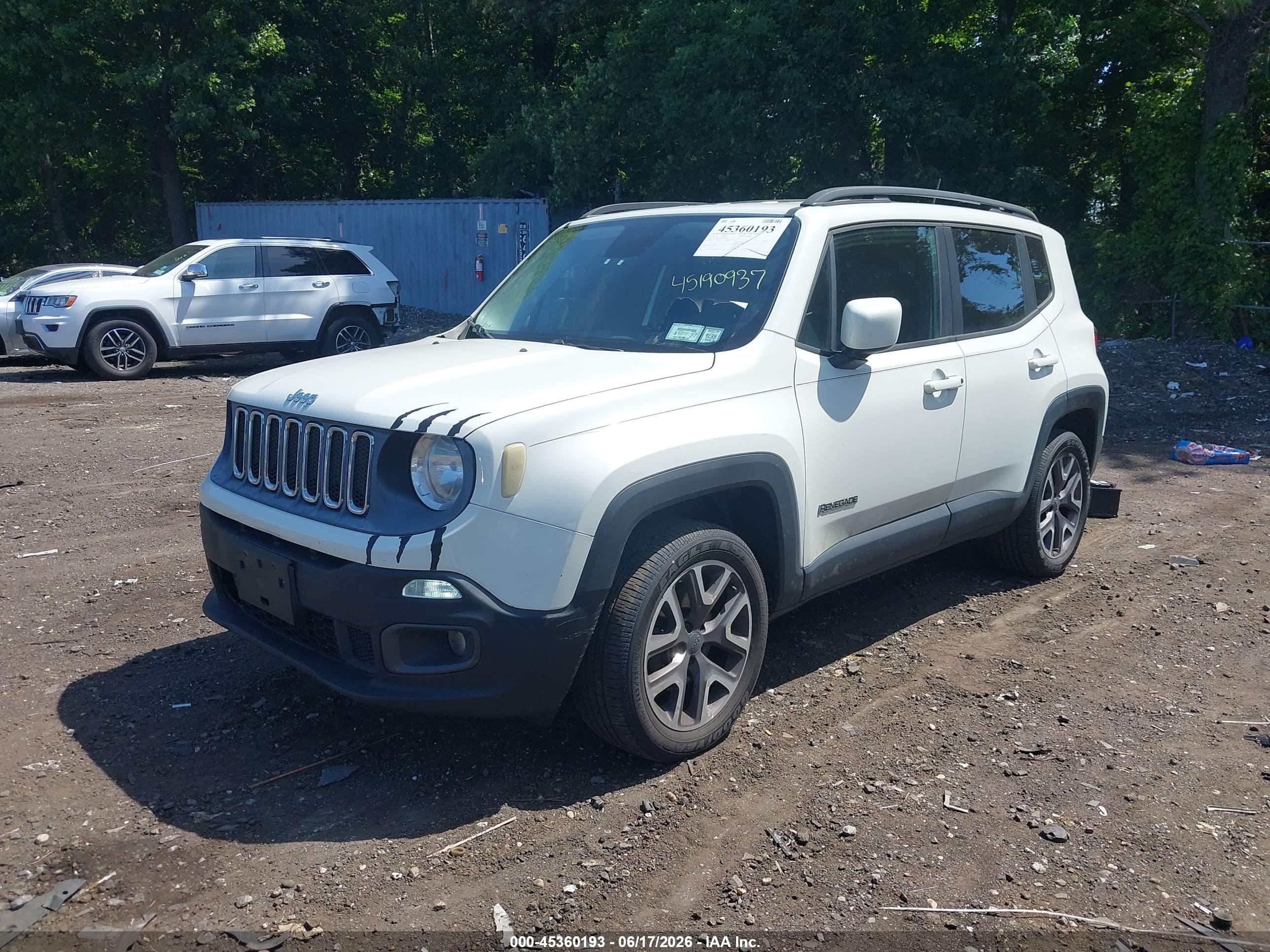 2015 Jeep Renegade Latitude Белый vin: ZACCJBBT4FPC05384