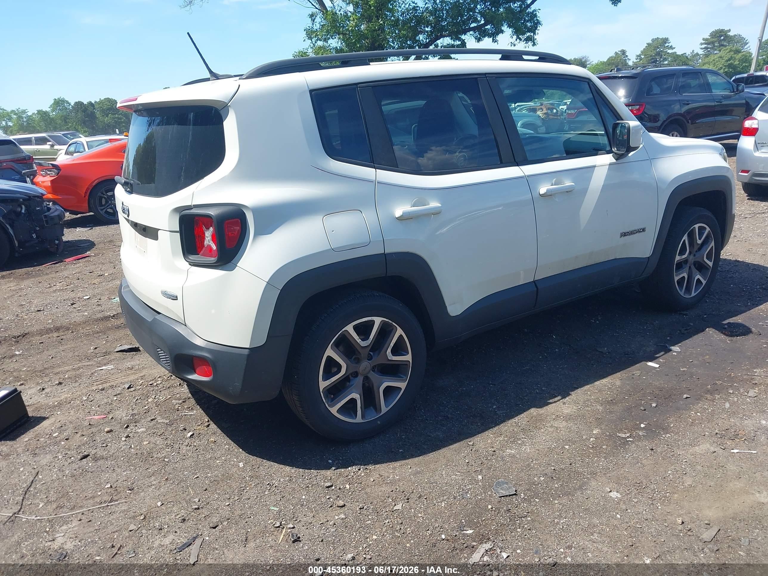 2015 Jeep Renegade Latitude Белый vin: ZACCJBBT4FPC05384