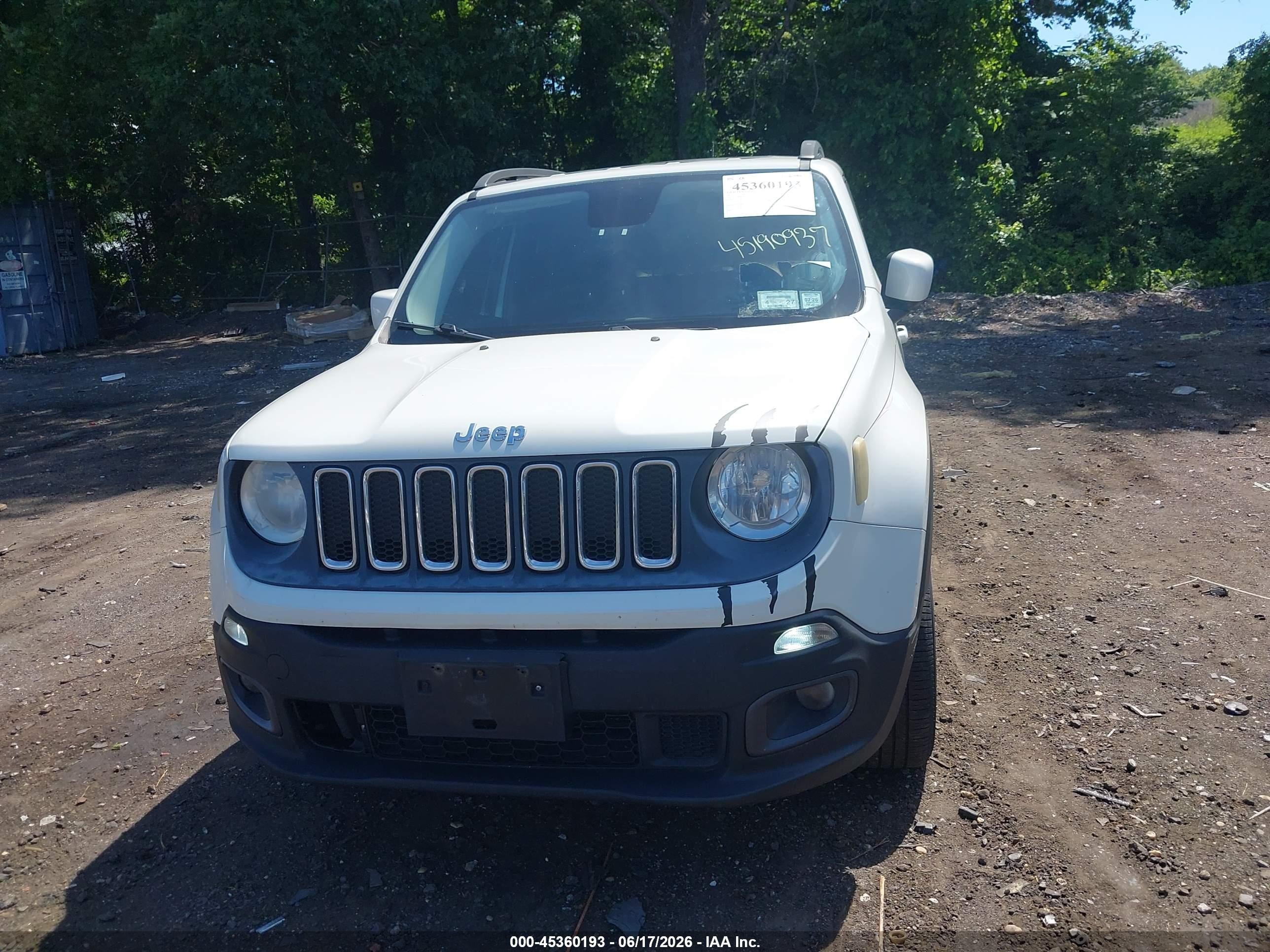 2015 Jeep Renegade Latitude Белый vin: ZACCJBBT4FPC05384