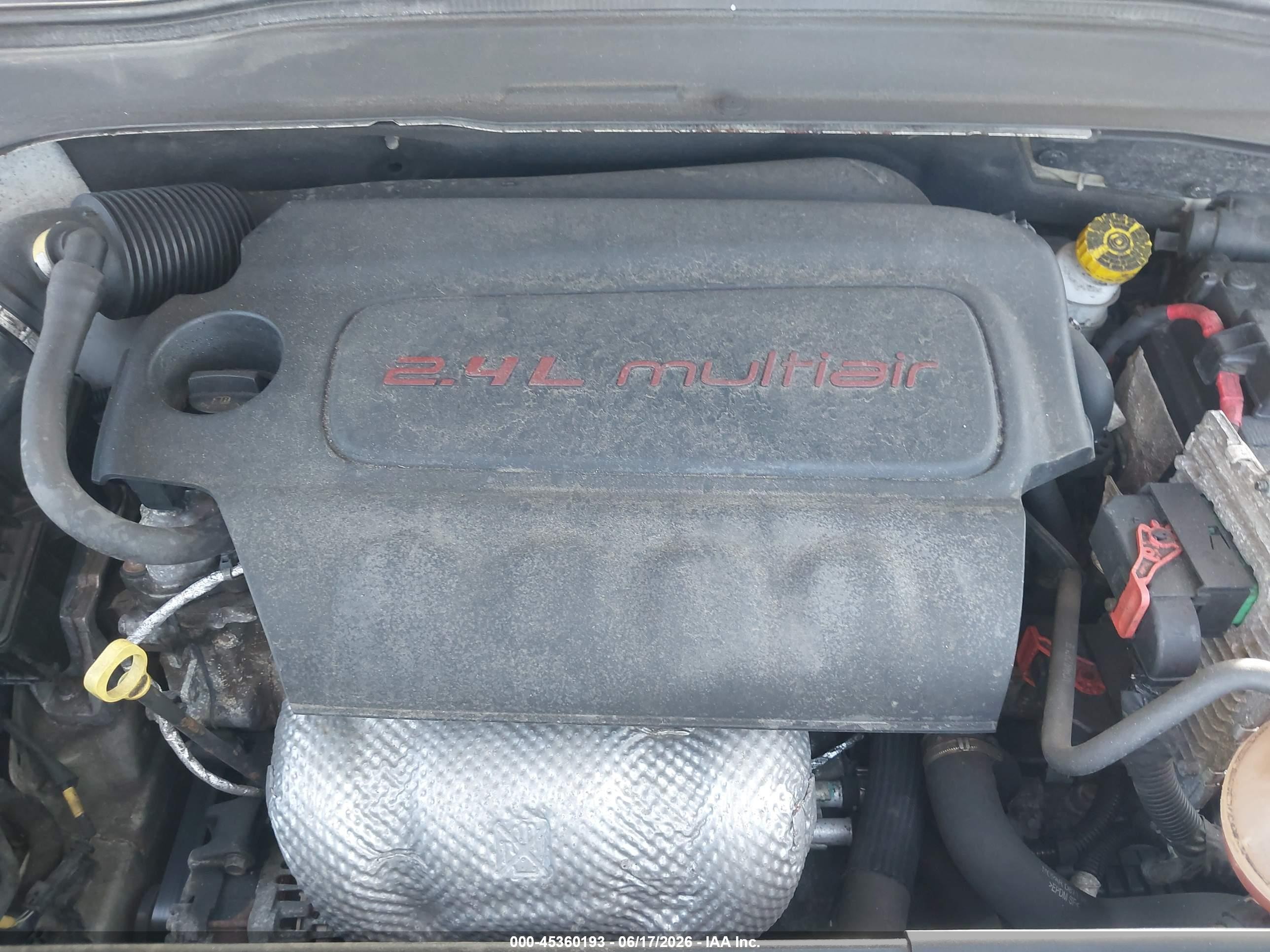 2015 Jeep Renegade Latitude Белый vin: ZACCJBBT4FPC05384