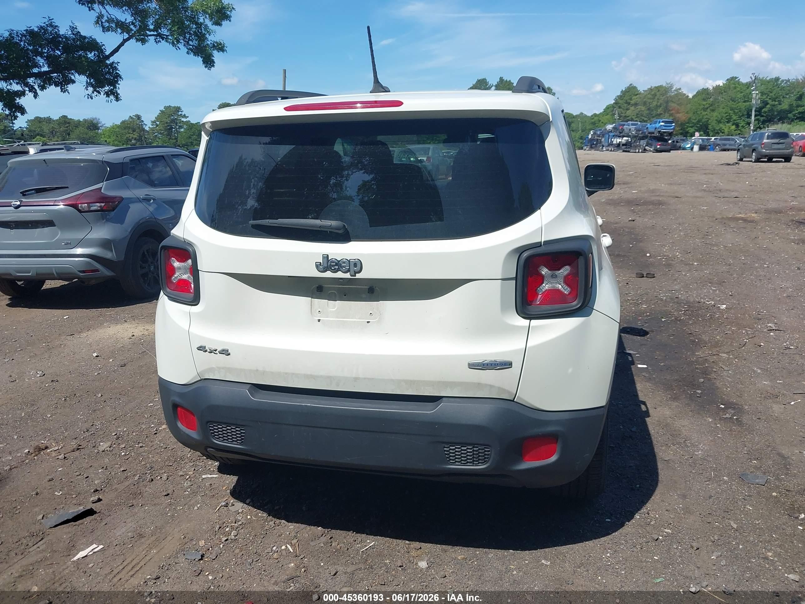 2015 Jeep Renegade Latitude Белый vin: ZACCJBBT4FPC05384