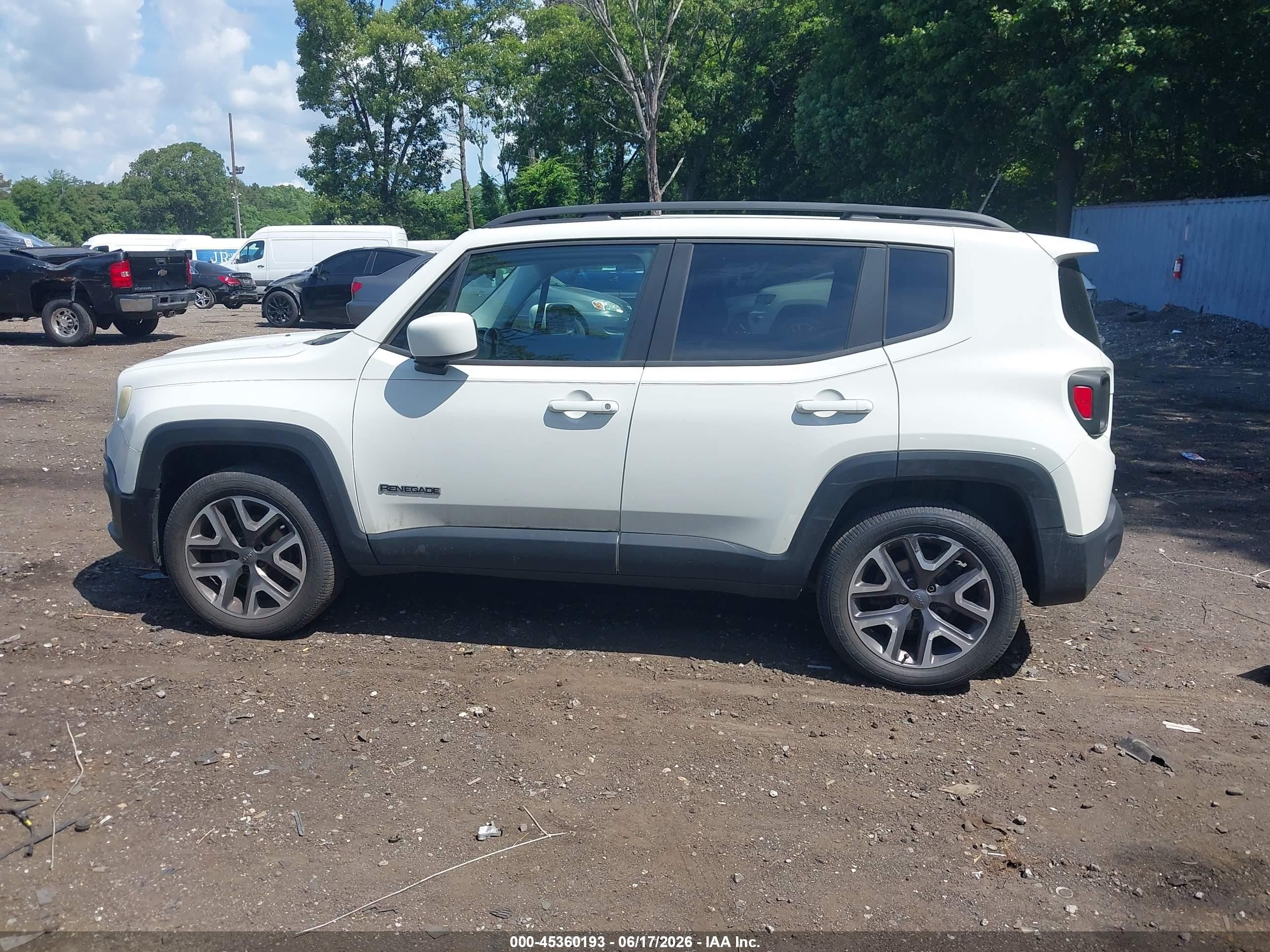 2015 Jeep Renegade Latitude Белый vin: ZACCJBBT4FPC05384