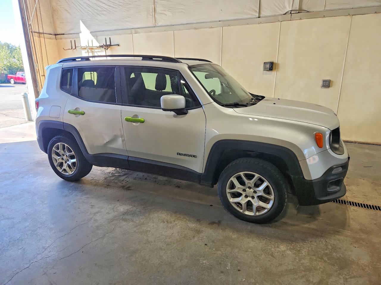 2015 Jeep Renegade Latitude Silver vin: ZACCJBBT5FPB22255