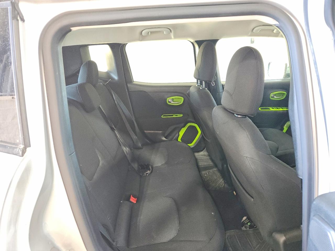 2015 Jeep Renegade Latitude Silver vin: ZACCJBBT5FPB22255