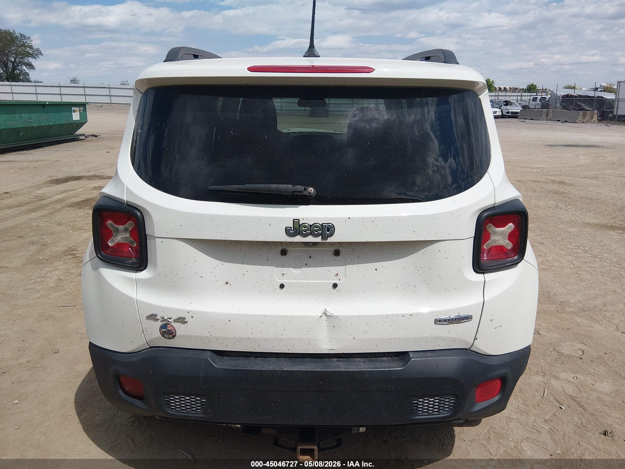 2015 Jeep Renegade Latitude White vin: ZACCJBBT5FPB29660