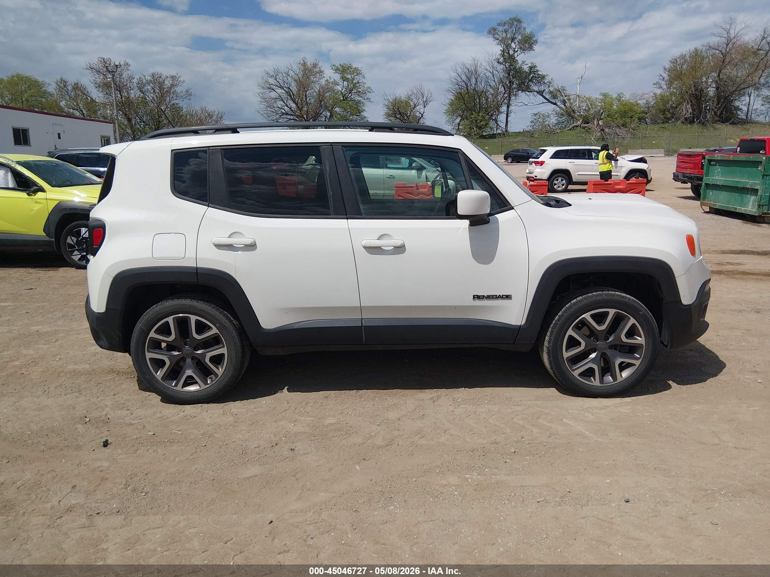 2015 Jeep Renegade Latitude White vin: ZACCJBBT5FPB29660