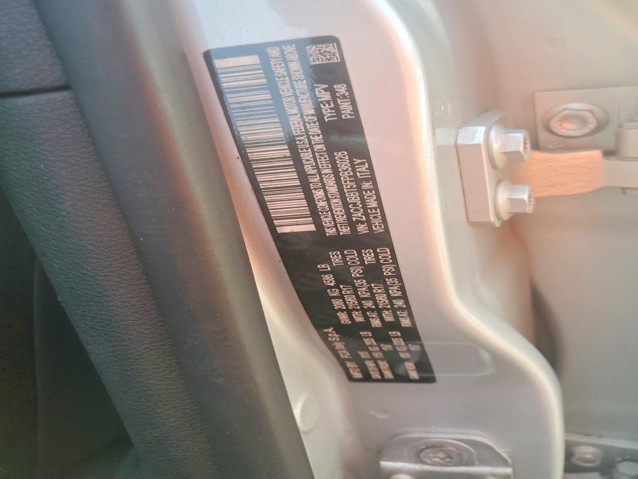 2015 Jeep Renegade Latitude Серебряный vin: ZACCJBBT5FPB36026