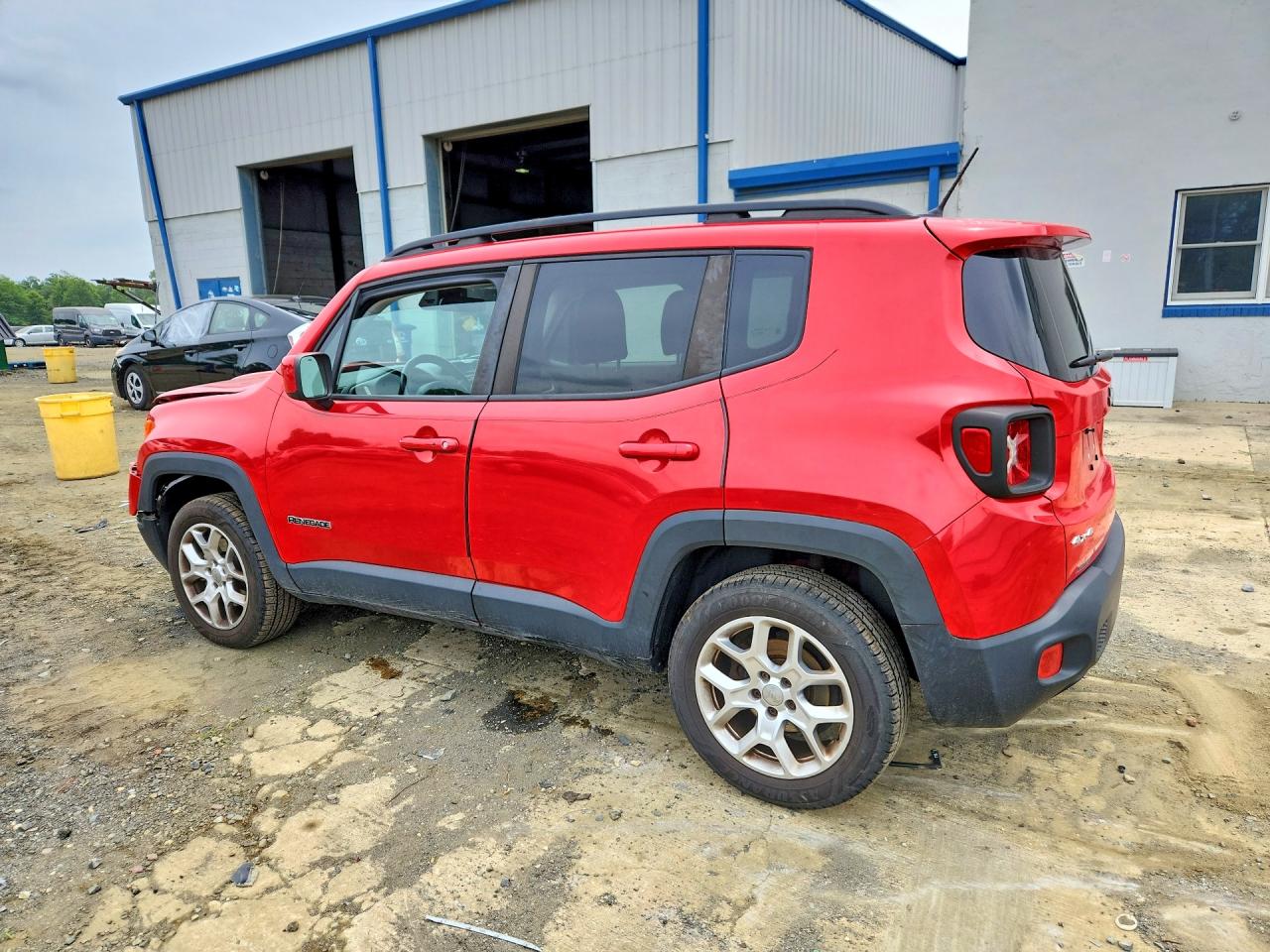 2015 Jeep Renegade Latitude Red vin: ZACCJBBT5FPB40237