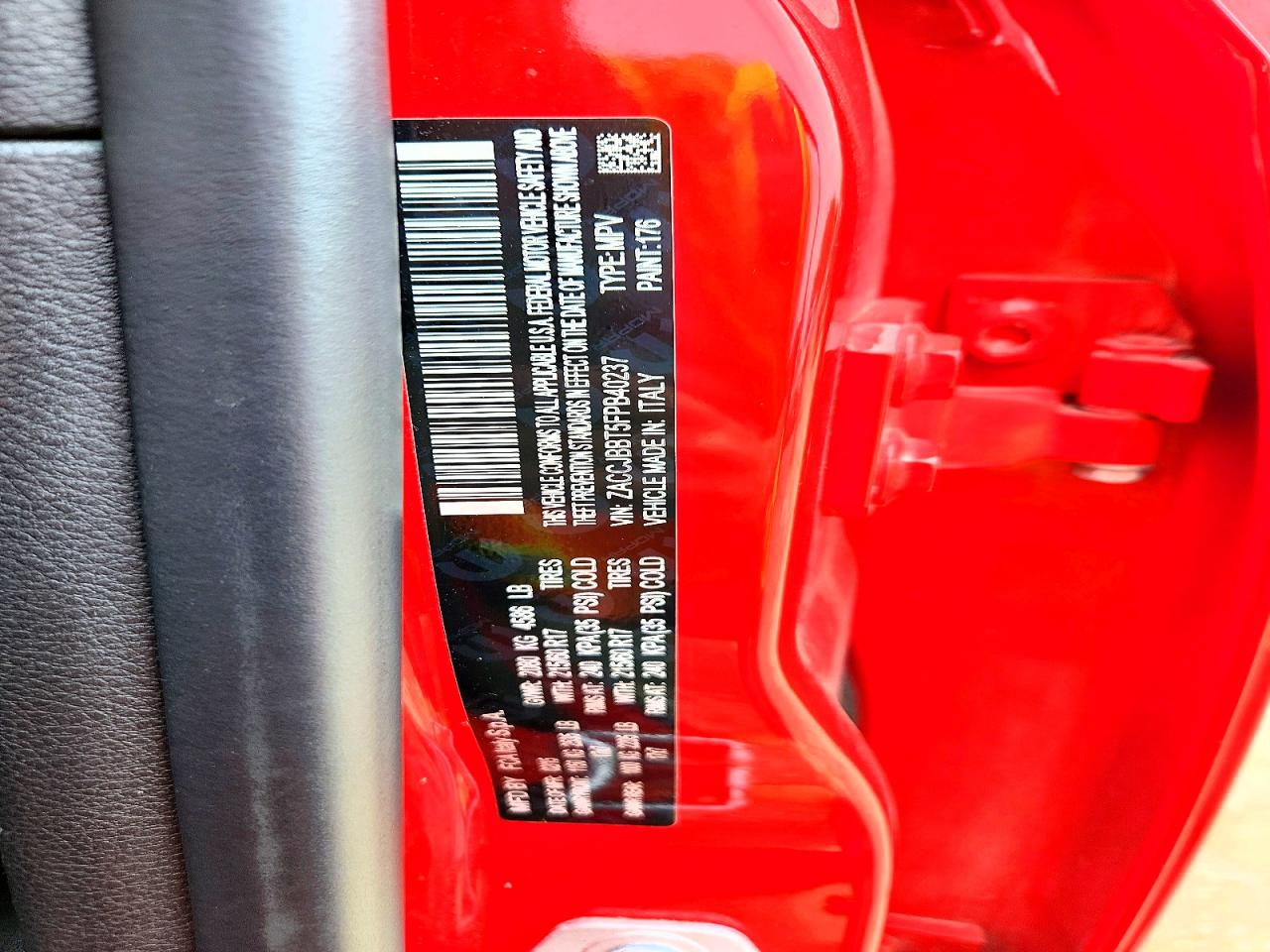 2015 Jeep Renegade Latitude Red vin: ZACCJBBT5FPB40237