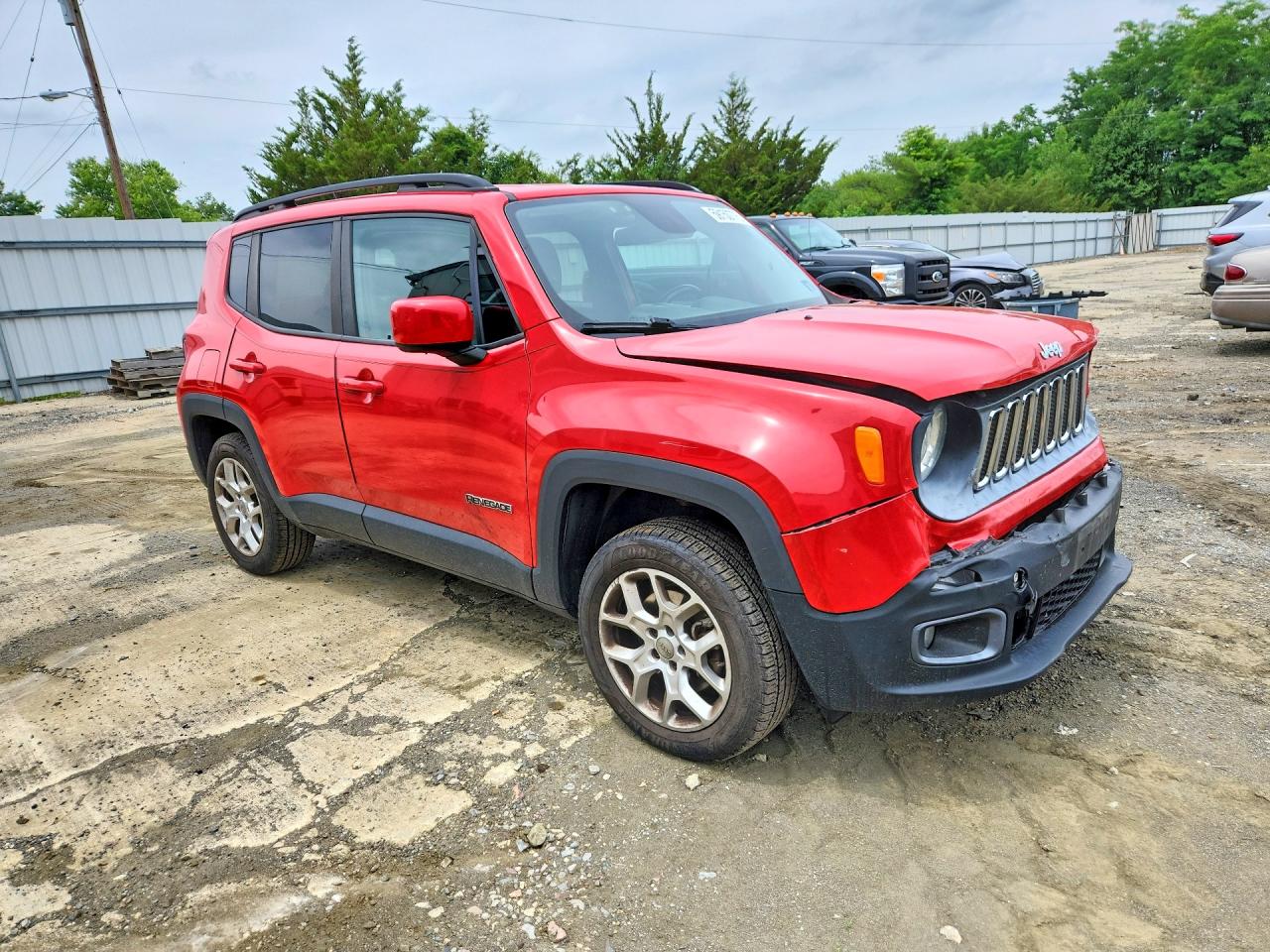2015 Jeep Renegade Latitude Red vin: ZACCJBBT5FPB40237