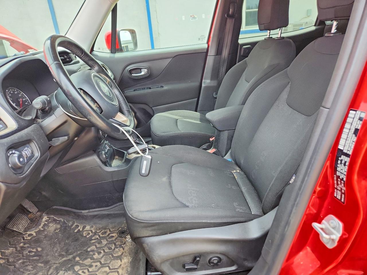 2015 Jeep Renegade Latitude Red vin: ZACCJBBT5FPB40237